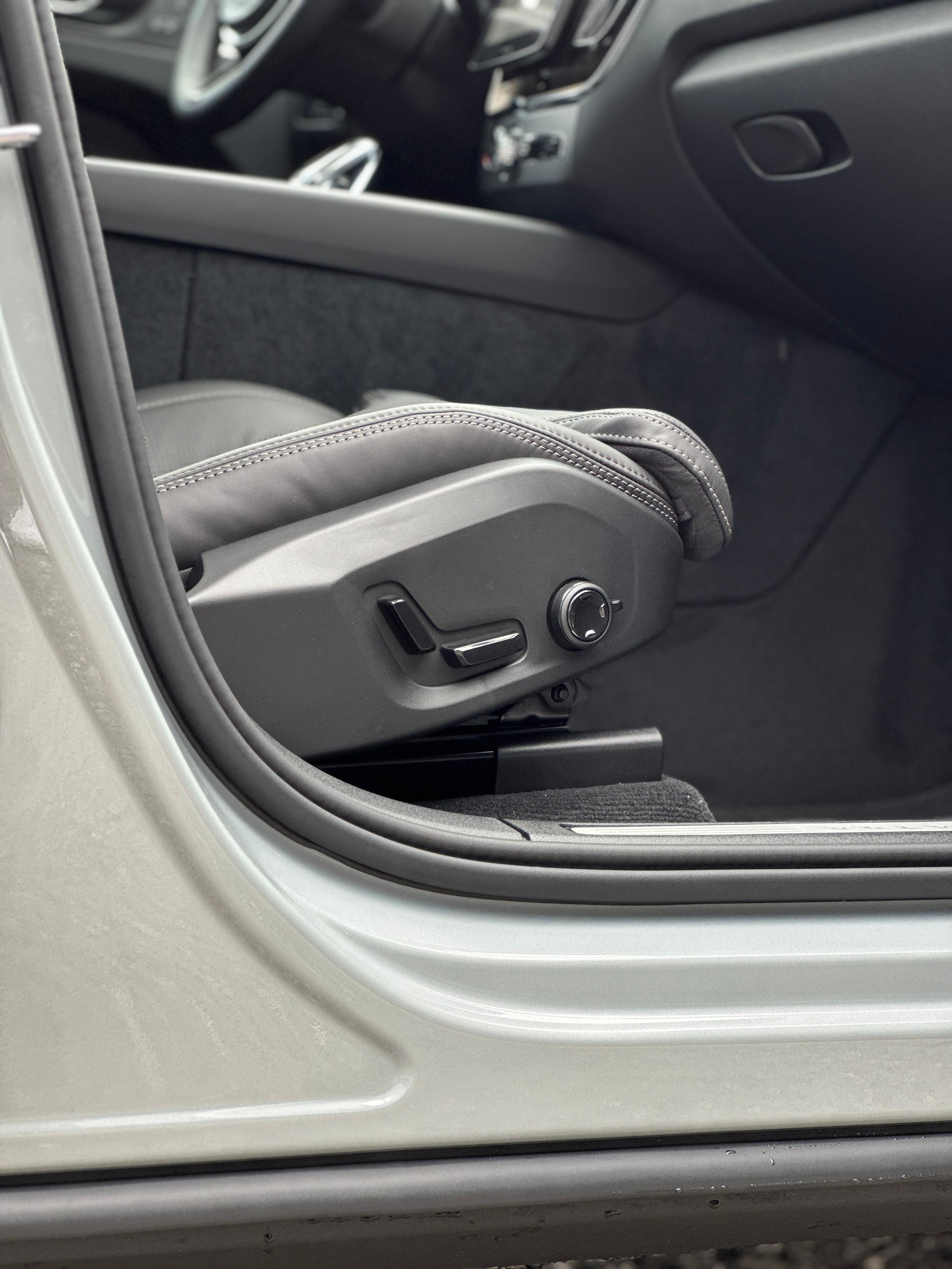 VOLVO XC60 2.0 T8 TE Ultra Dark eAWD-image-12
