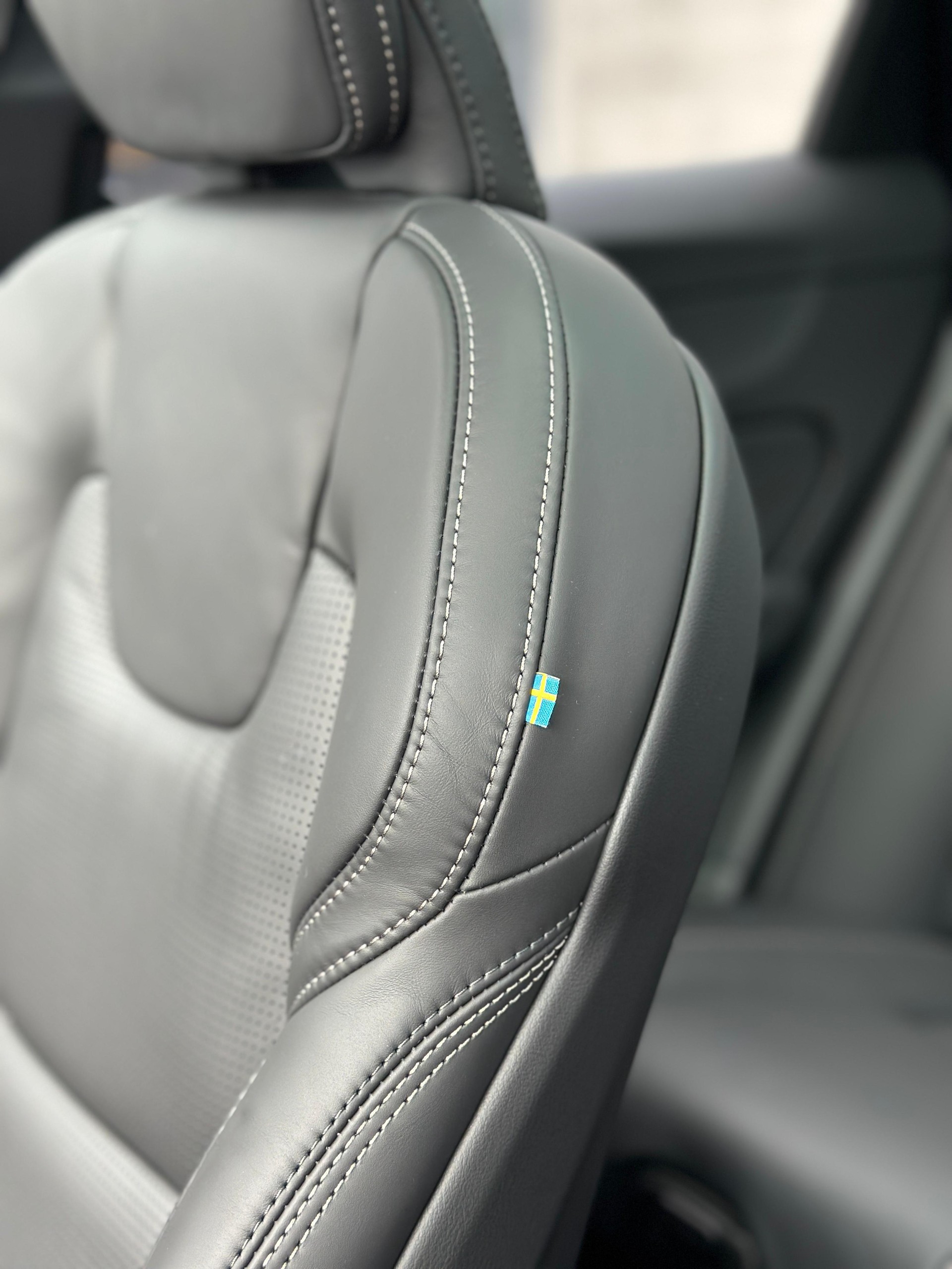 VOLVO XC60 2.0 T8 TE Ultra Dark eAWD-image-11