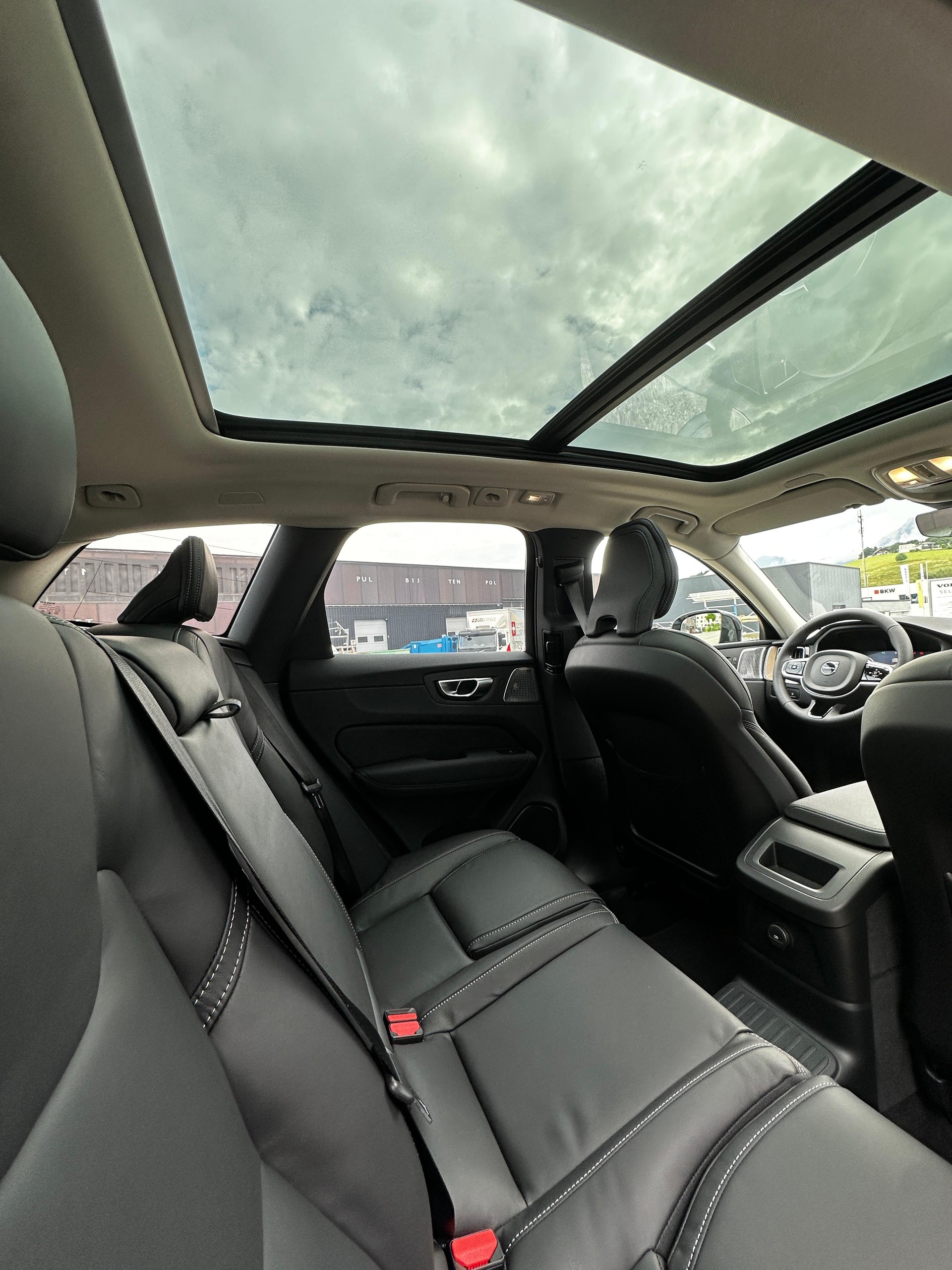 VOLVO XC60 2.0 T8 TE Ultra Dark eAWD-image-19