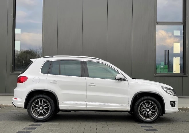 VW Tiguan 2.0 TDI BMT R-Line Design 4Motion DSG-image-2