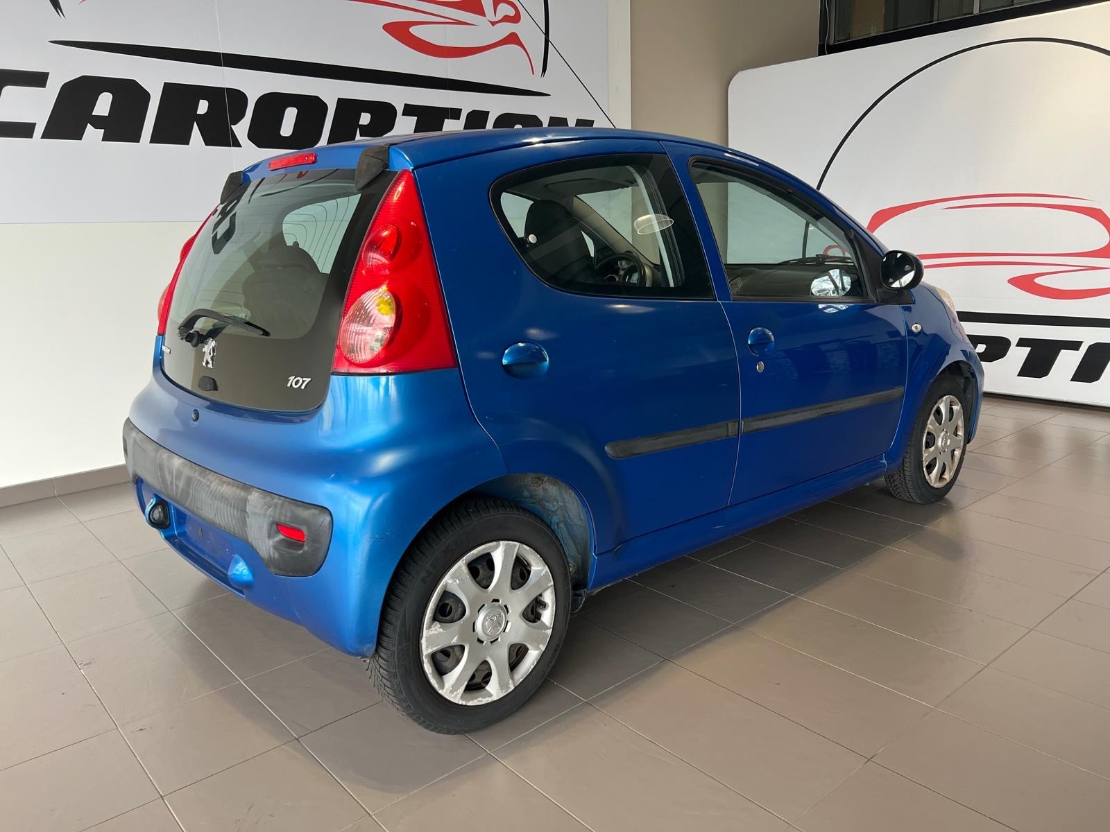 PEUGEOT 107 1.0 Swiss Edition-image-5