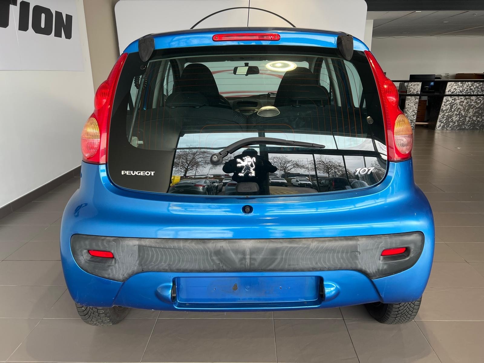 PEUGEOT 107 1.0 Swiss Edition-image-7