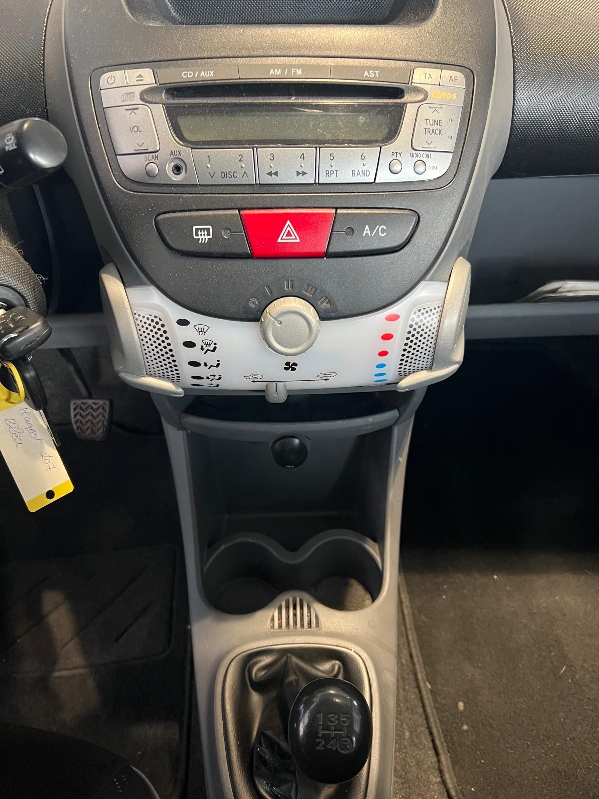 PEUGEOT 107 1.0 Swiss Edition-image-10