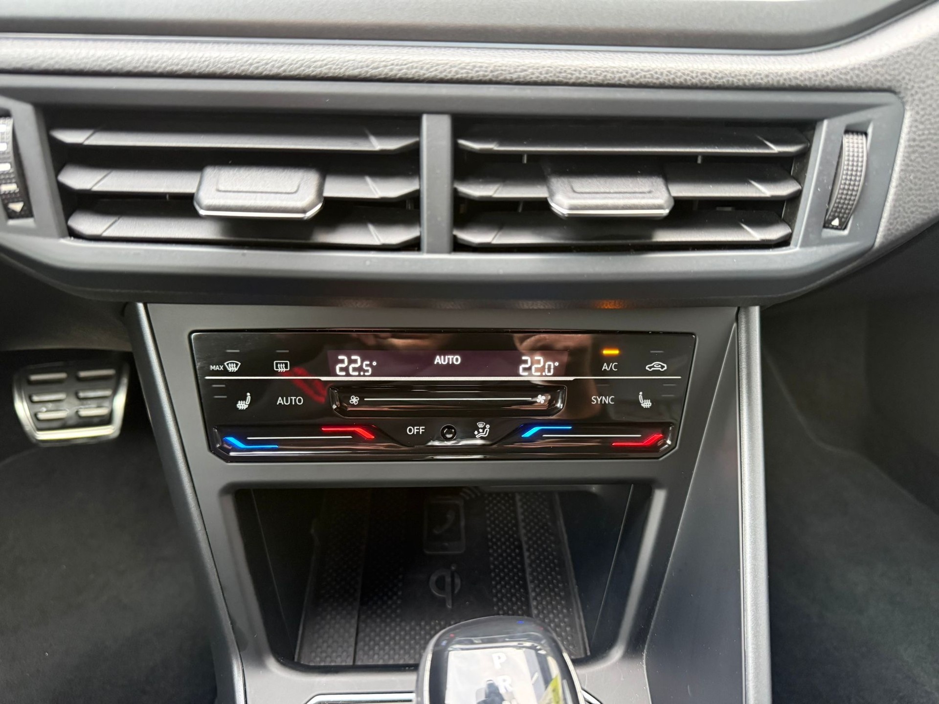VW Taigo 1.0 TSI R-Line DSG-image-12