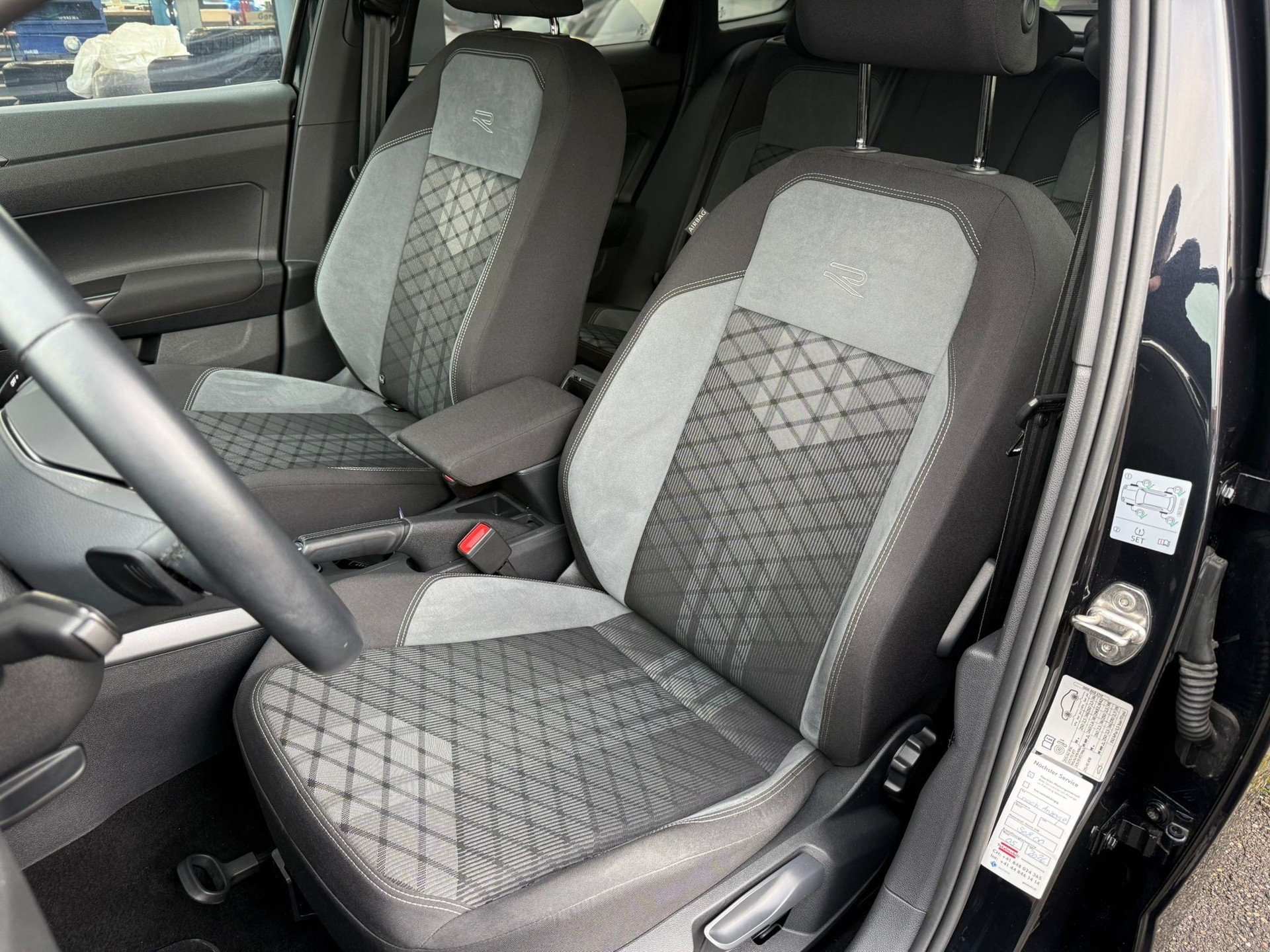 VW Taigo 1.0 TSI R-Line DSG-image-8