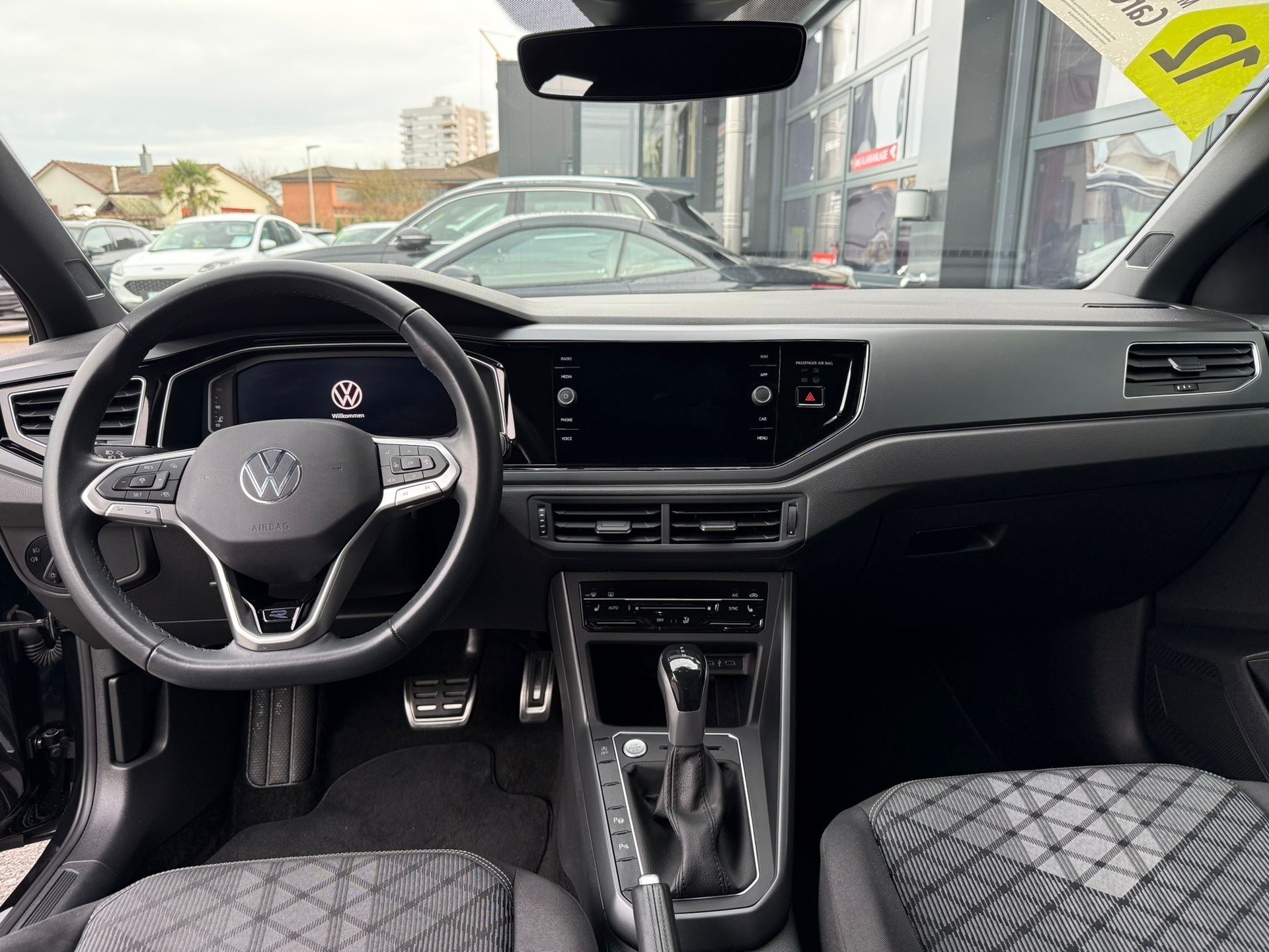 VW Taigo 1.0 TSI R-Line DSG-image-9
