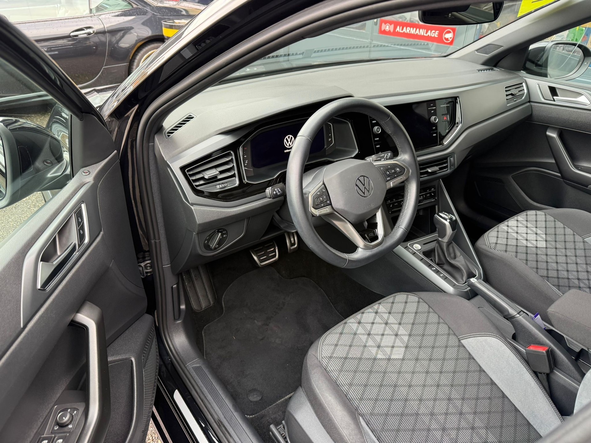 VW Taigo 1.0 TSI R-Line DSG-image-7