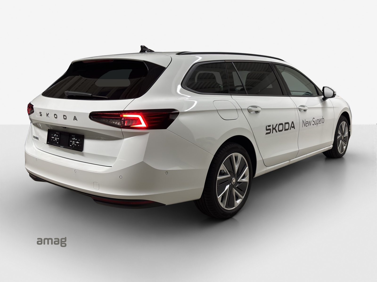 SKODA Superb Combi 2.0 TDi Selection DSG-image-5