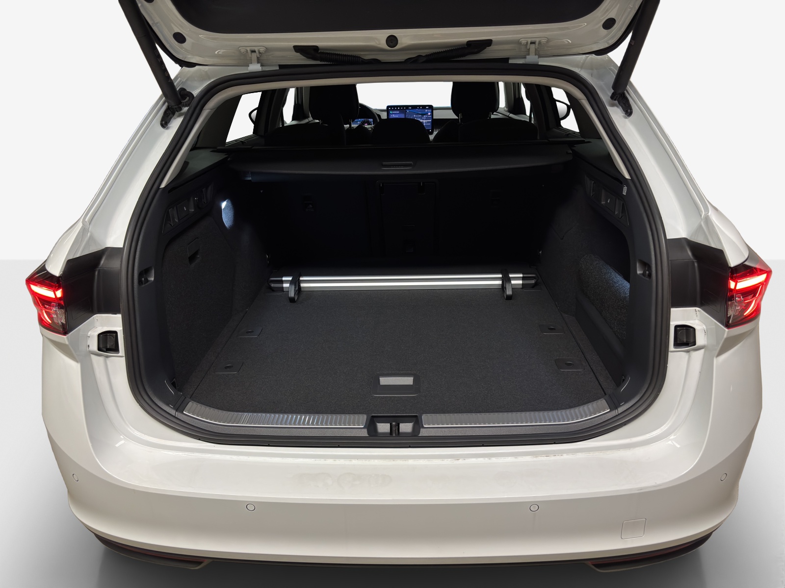 SKODA Superb Combi 2.0 TDi Selection DSG-image-12