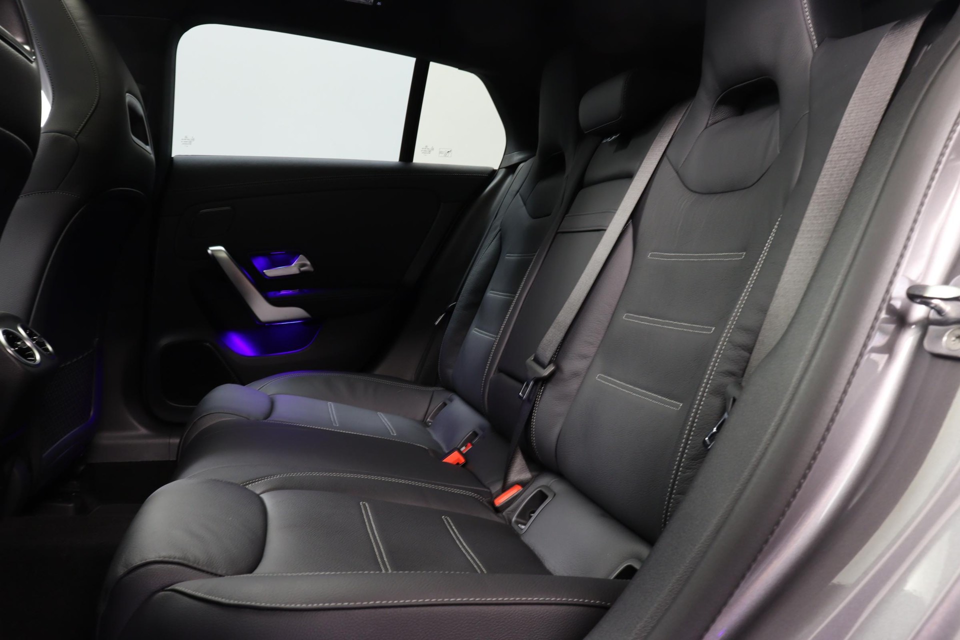 MERCEDES-BENZ CLA 250 Swiss Star AMG Line 4matic Shooting Brake-image-10