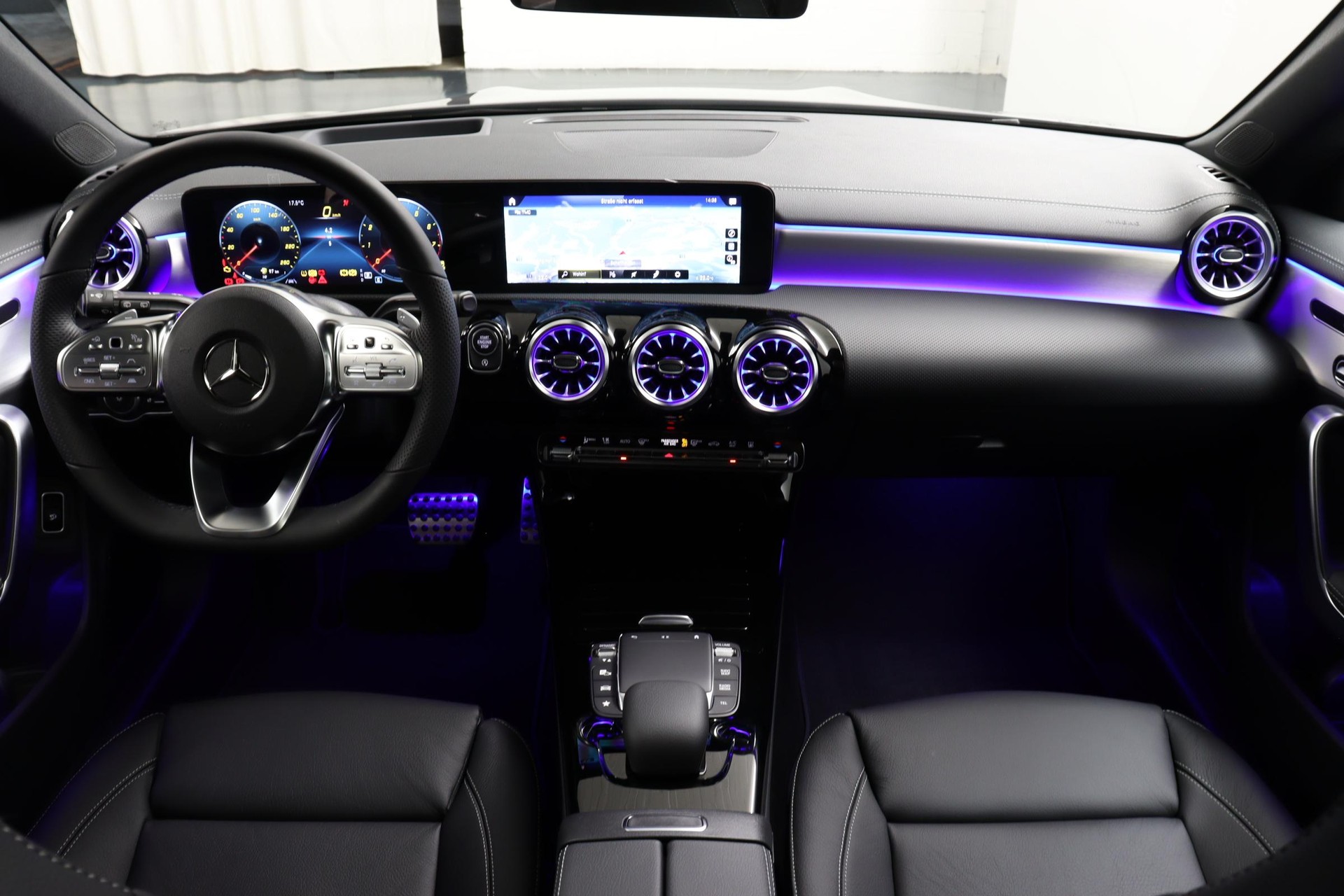 MERCEDES-BENZ CLA 250 Swiss Star AMG Line 4matic Shooting Brake-image-6