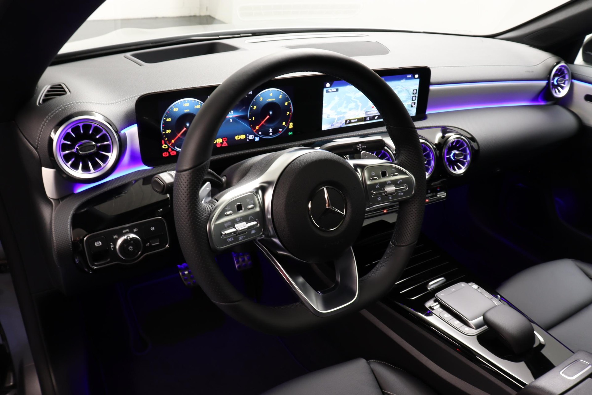 MERCEDES-BENZ CLA 250 Swiss Star AMG Line 4matic Shooting Brake-image-7