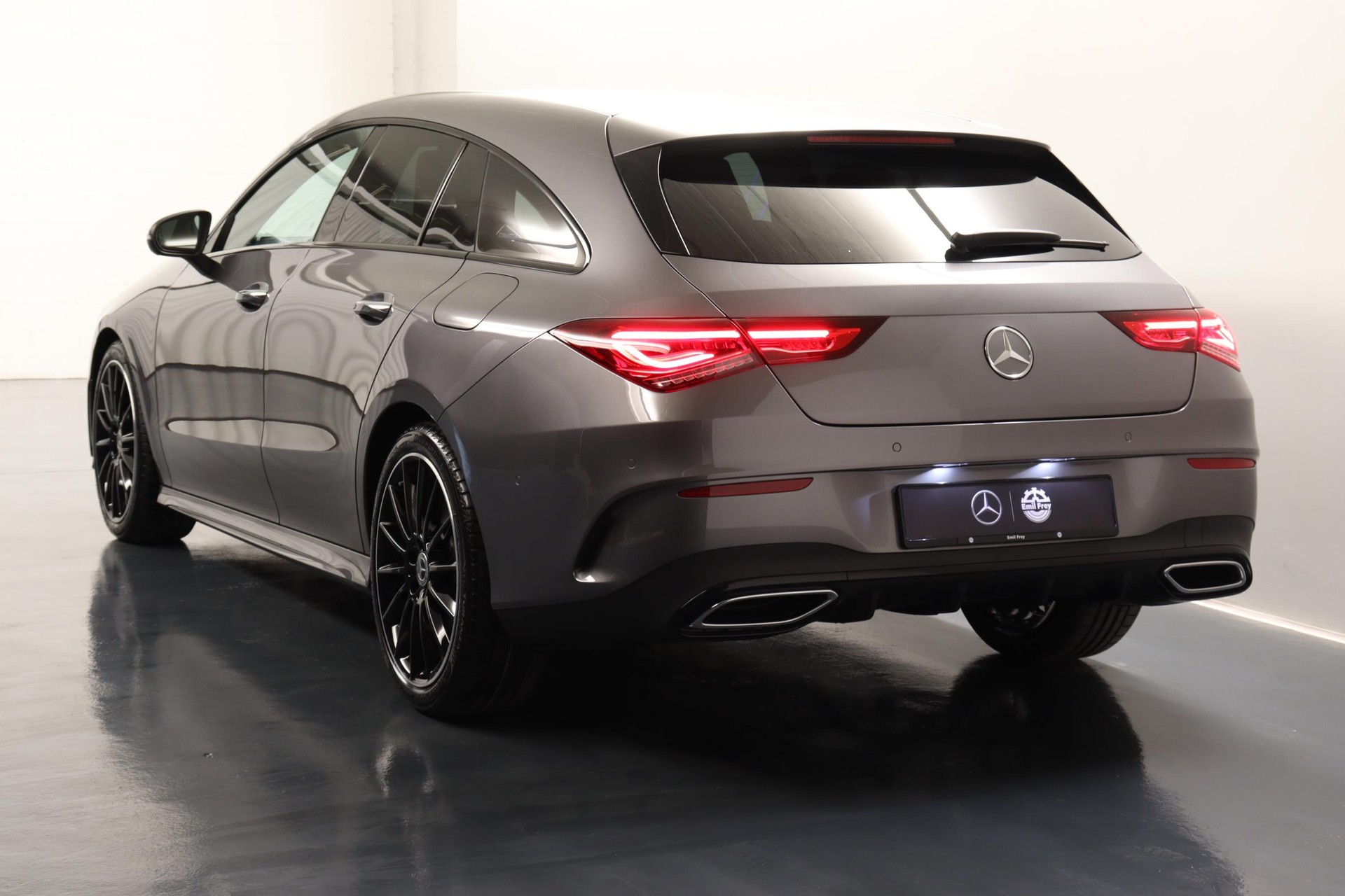 MERCEDES-BENZ CLA 250 Swiss Star AMG Line 4matic Shooting Brake-image-4