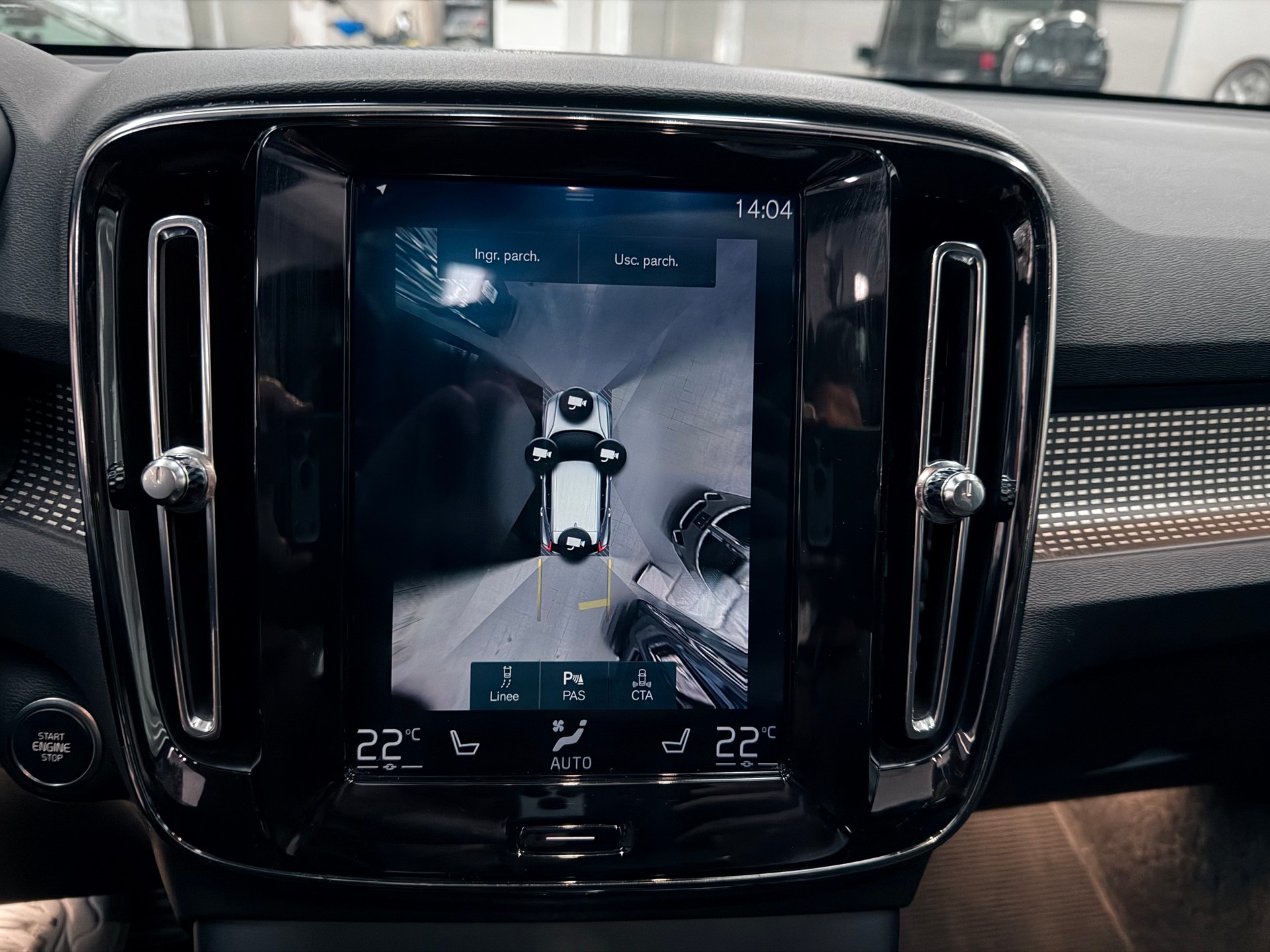 VOLVO XC40 D4 AWD R-Design Geartronic-image-10