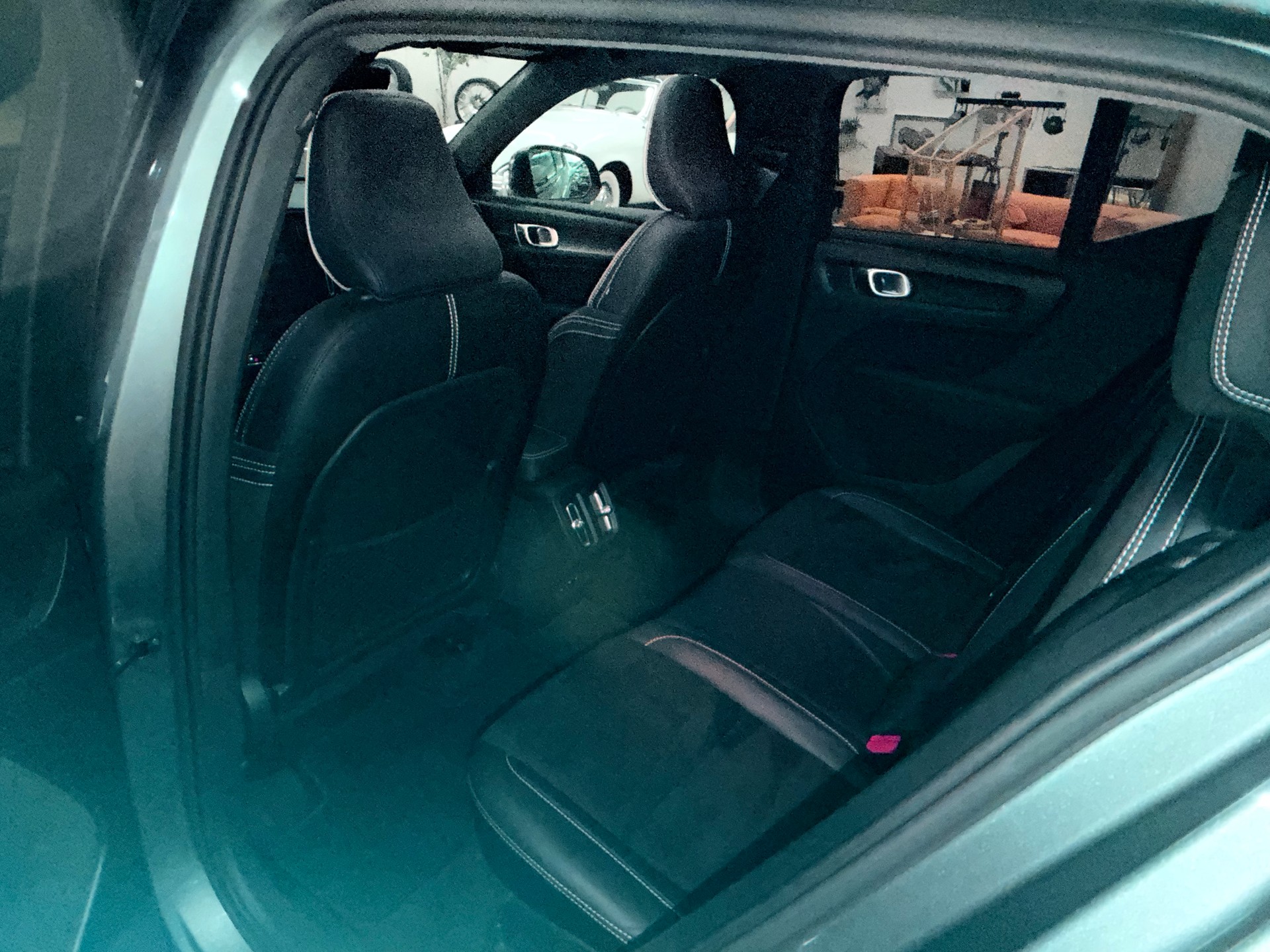 VOLVO XC40 D4 AWD R-Design Geartronic-image-4