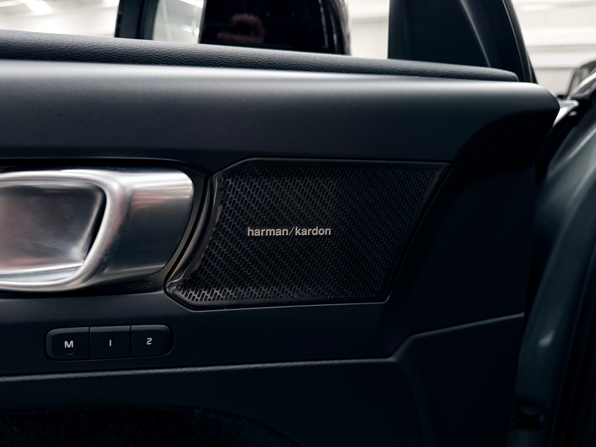 VOLVO XC40 D4 AWD R-Design Geartronic-image-8