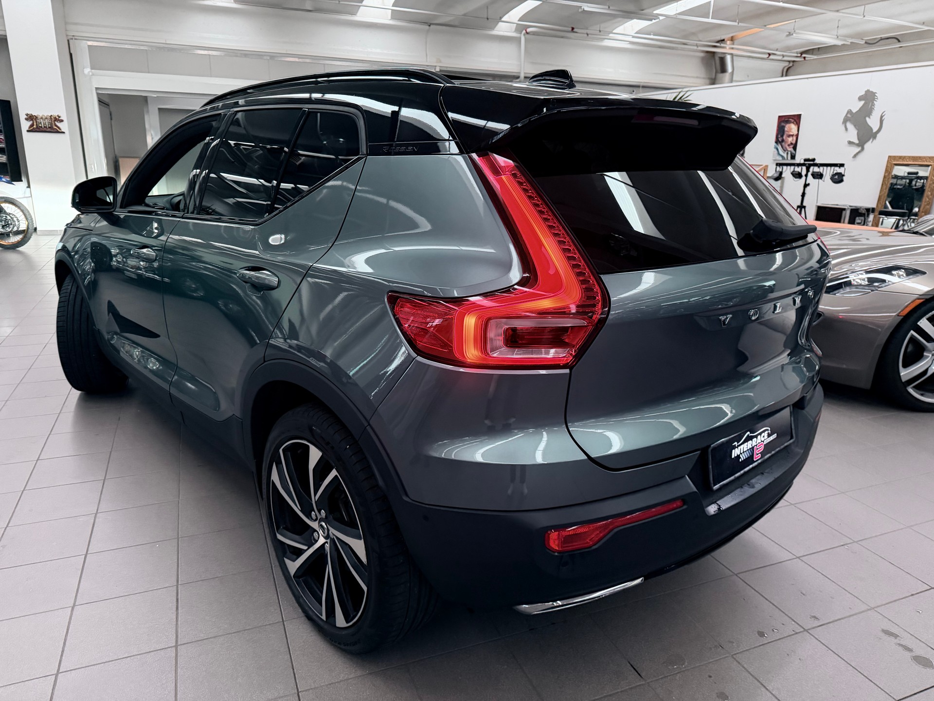 VOLVO XC40 D4 AWD R-Design Geartronic-image-2