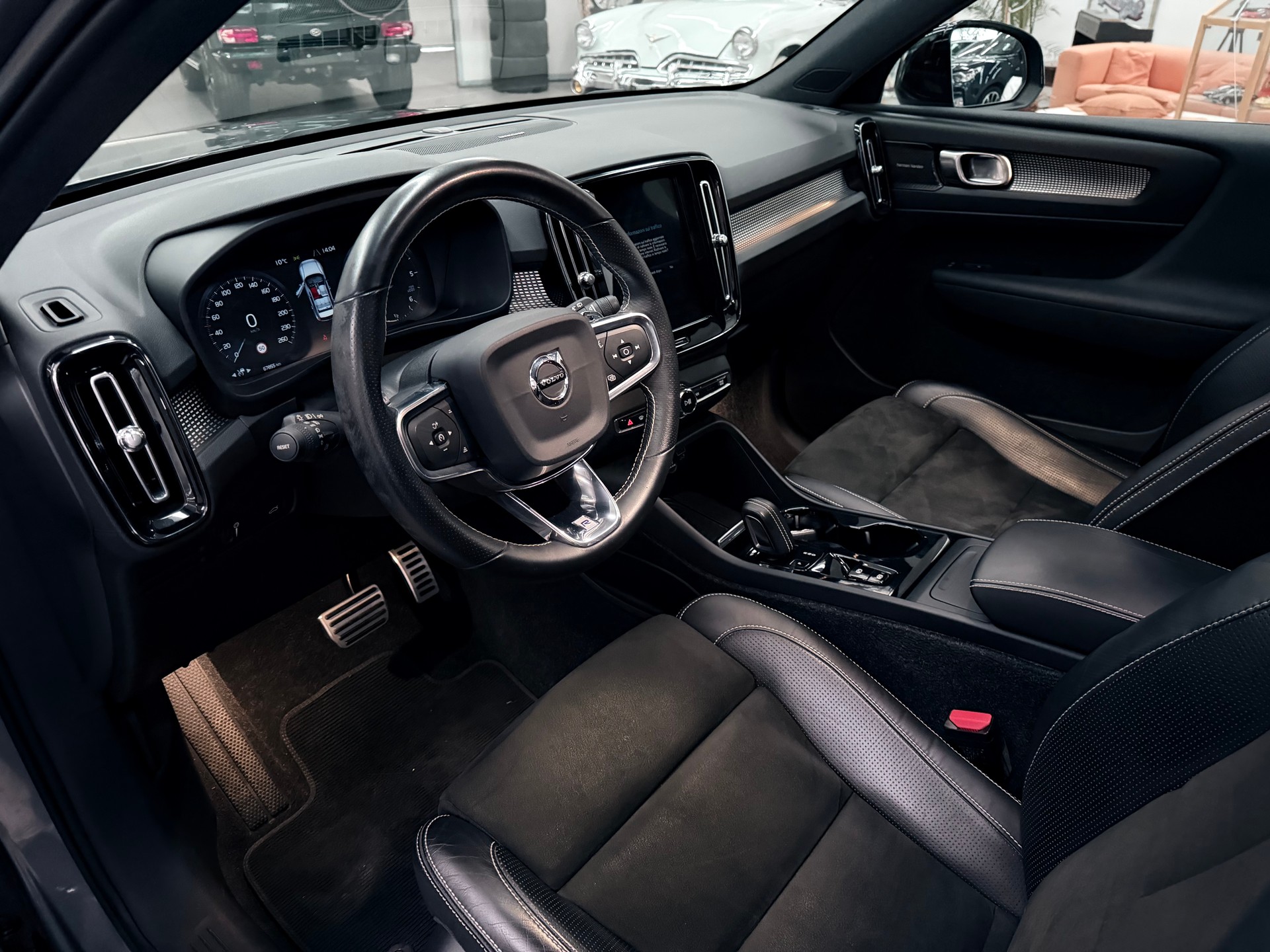 VOLVO XC40 D4 AWD R-Design Geartronic-image-7