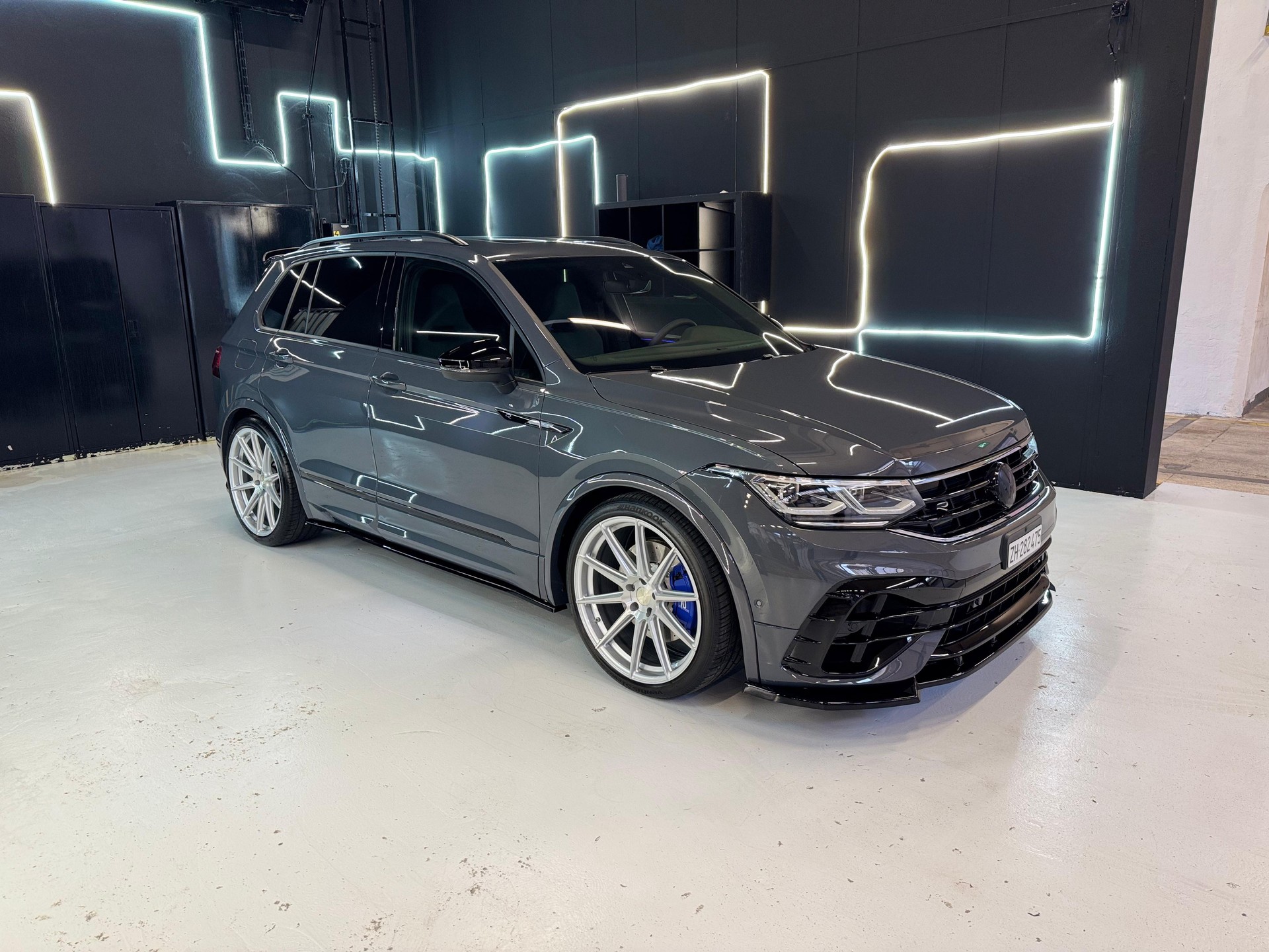 VW Tiguan 2.0TSI R 4Motion DSG-image-0
