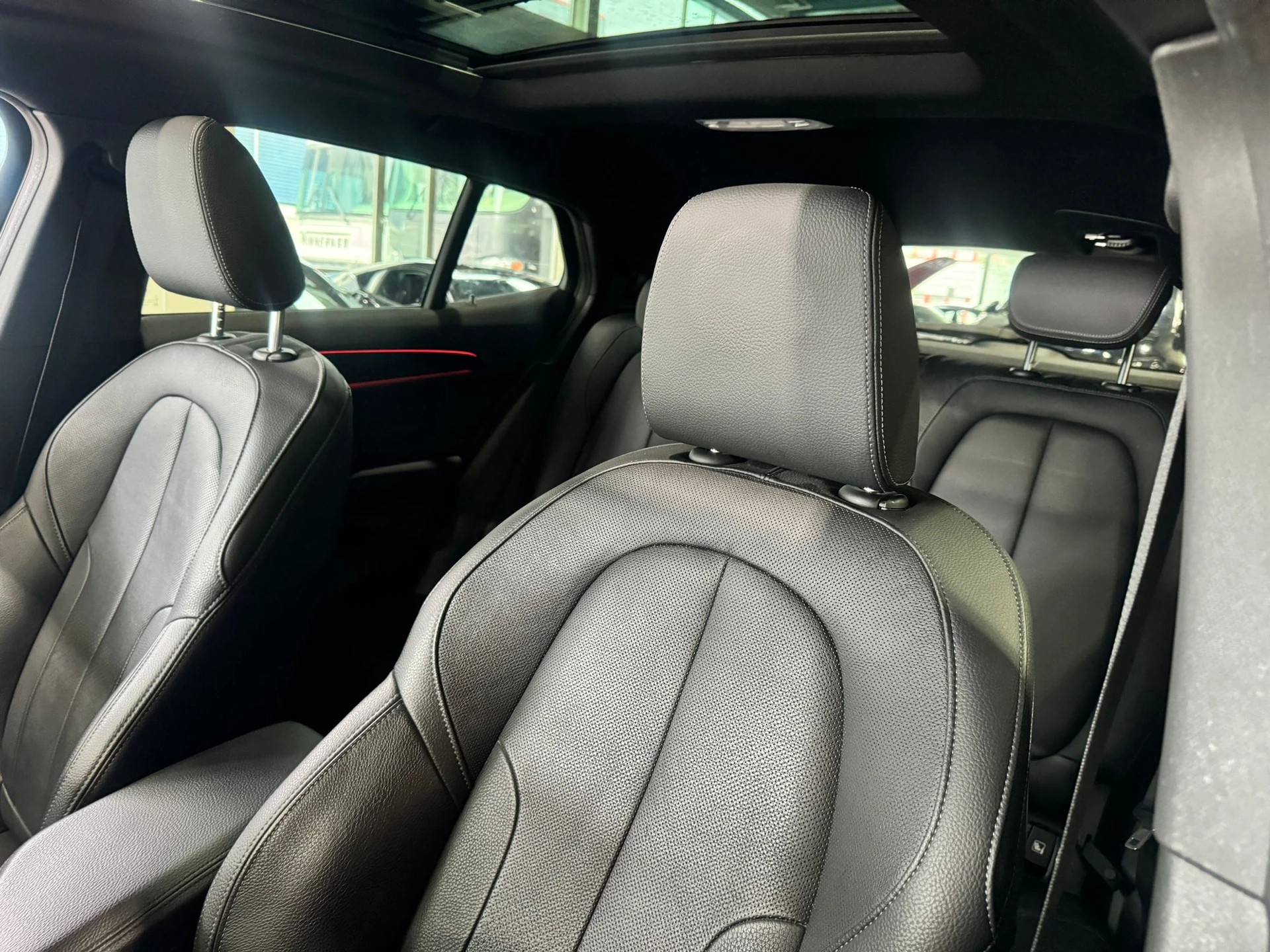 BMW X2 20d xDrive SAG CH FAHRZEUG-image-8
