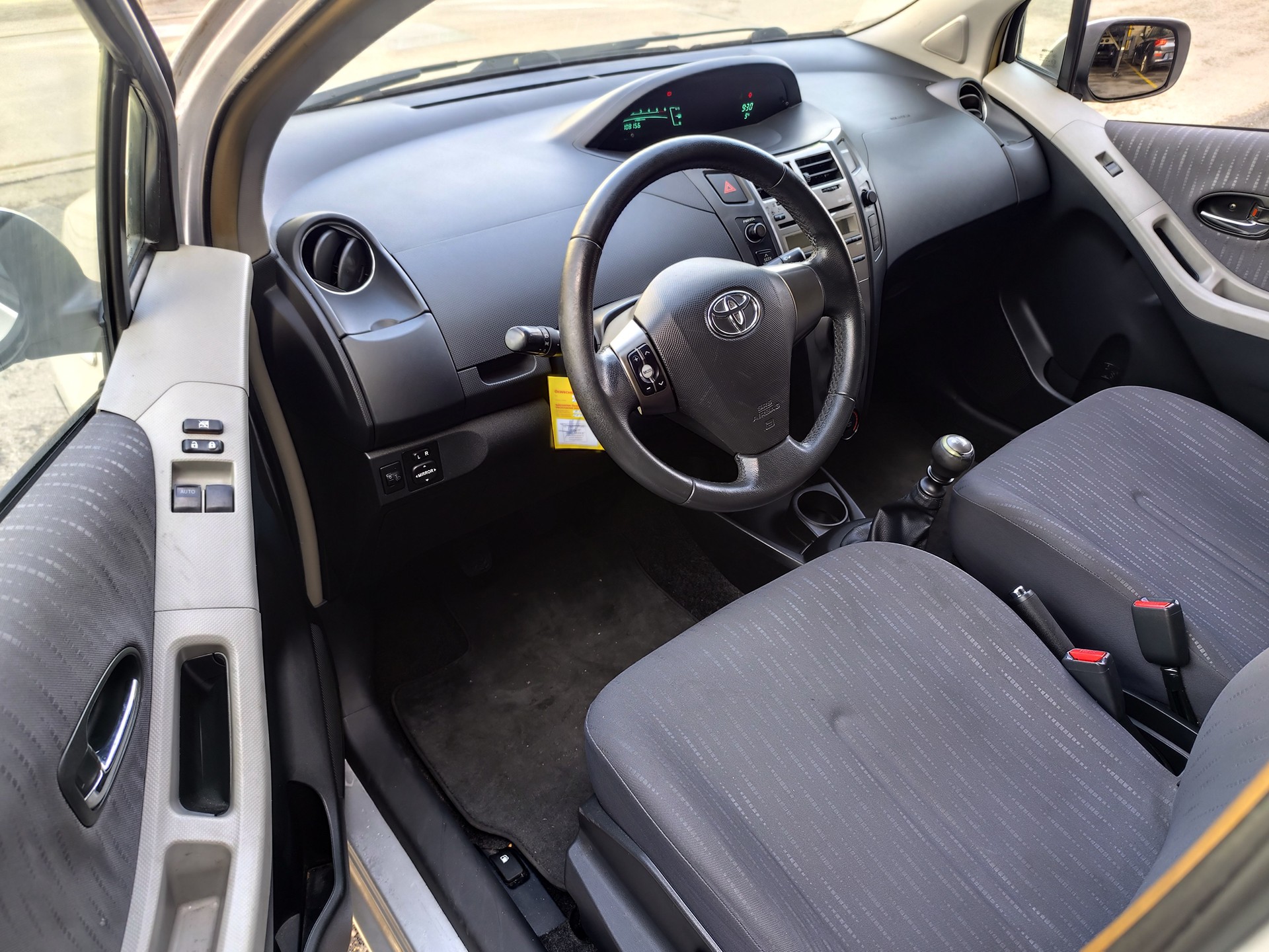 TOYOTA Yaris 1.4 D-4D Linea Luna-image-10