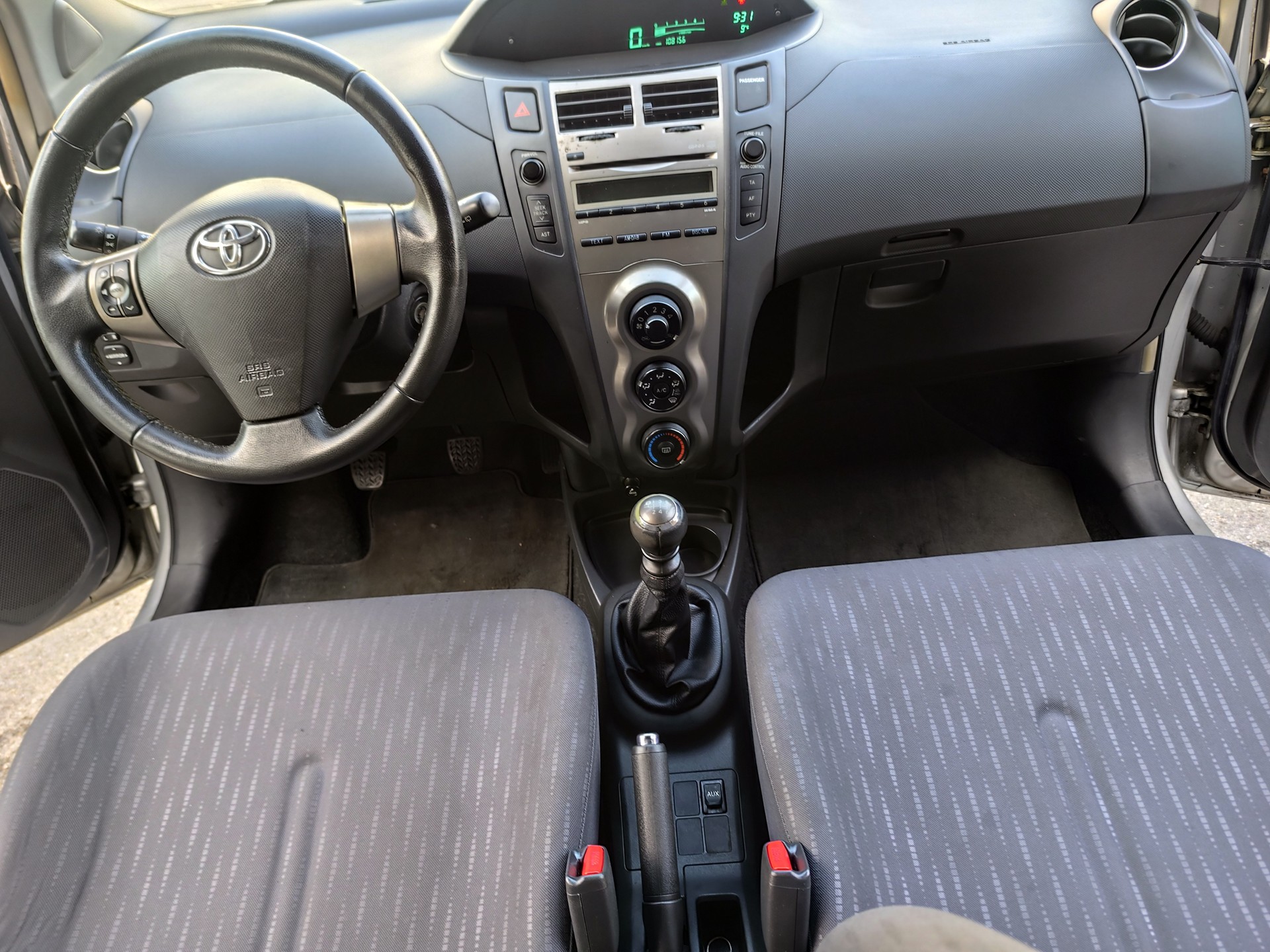 TOYOTA Yaris 1.4 D-4D Linea Luna-image-8
