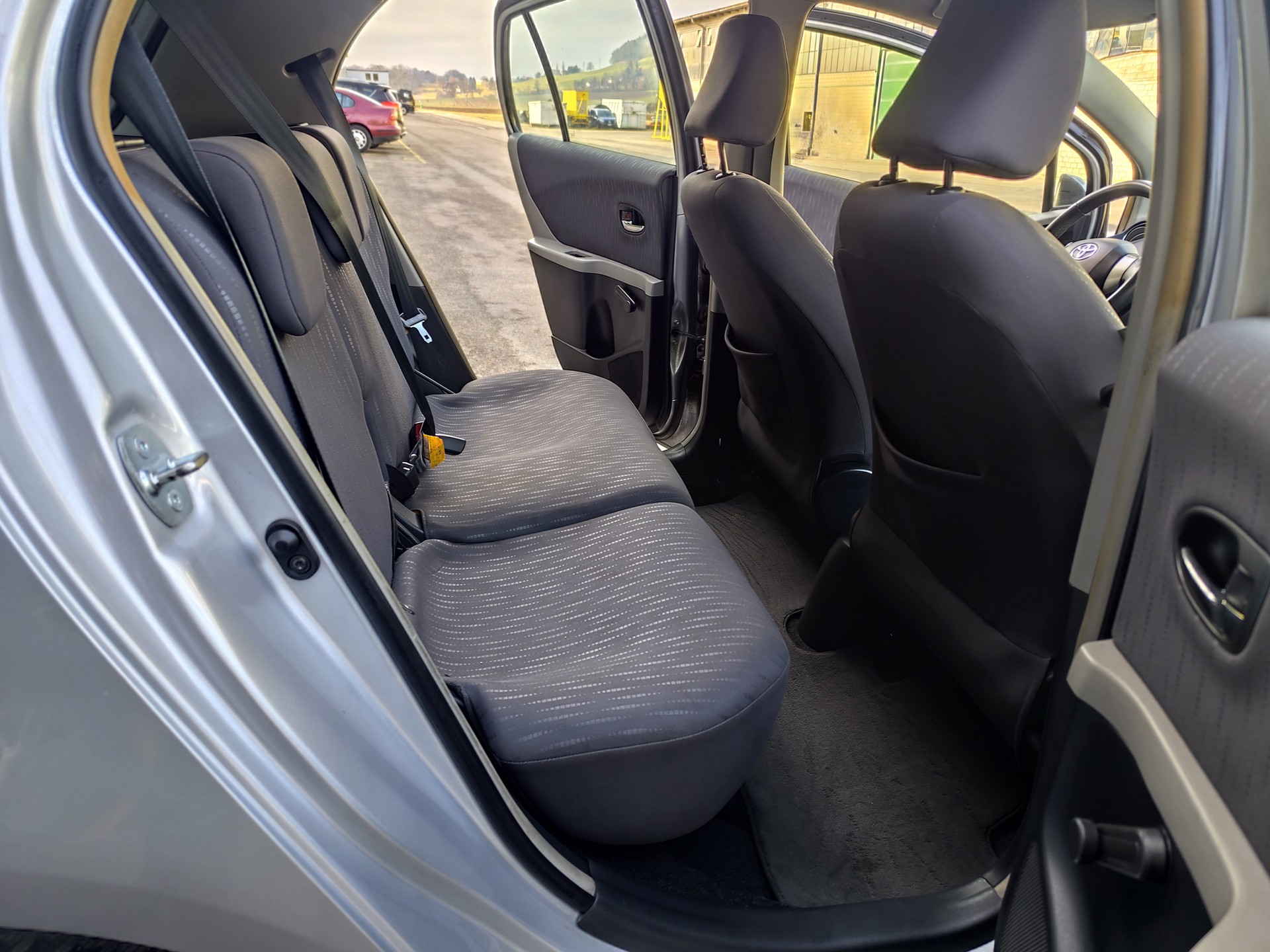 TOYOTA Yaris 1.4 D-4D Linea Luna-image-7
