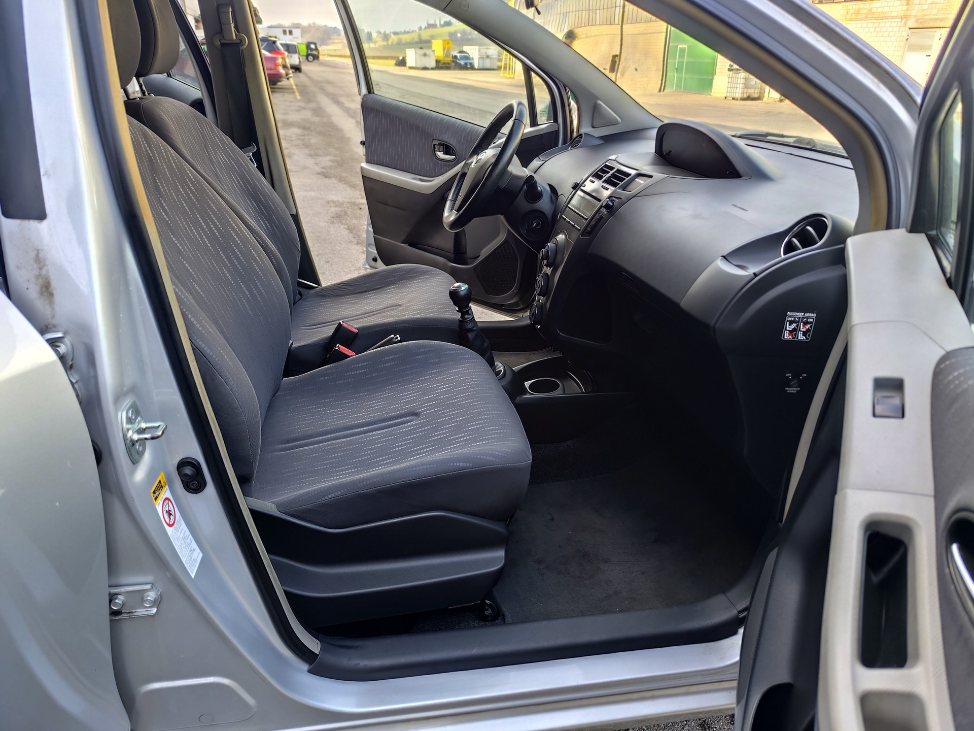 TOYOTA Yaris 1.4 D-4D Linea Luna-image-6