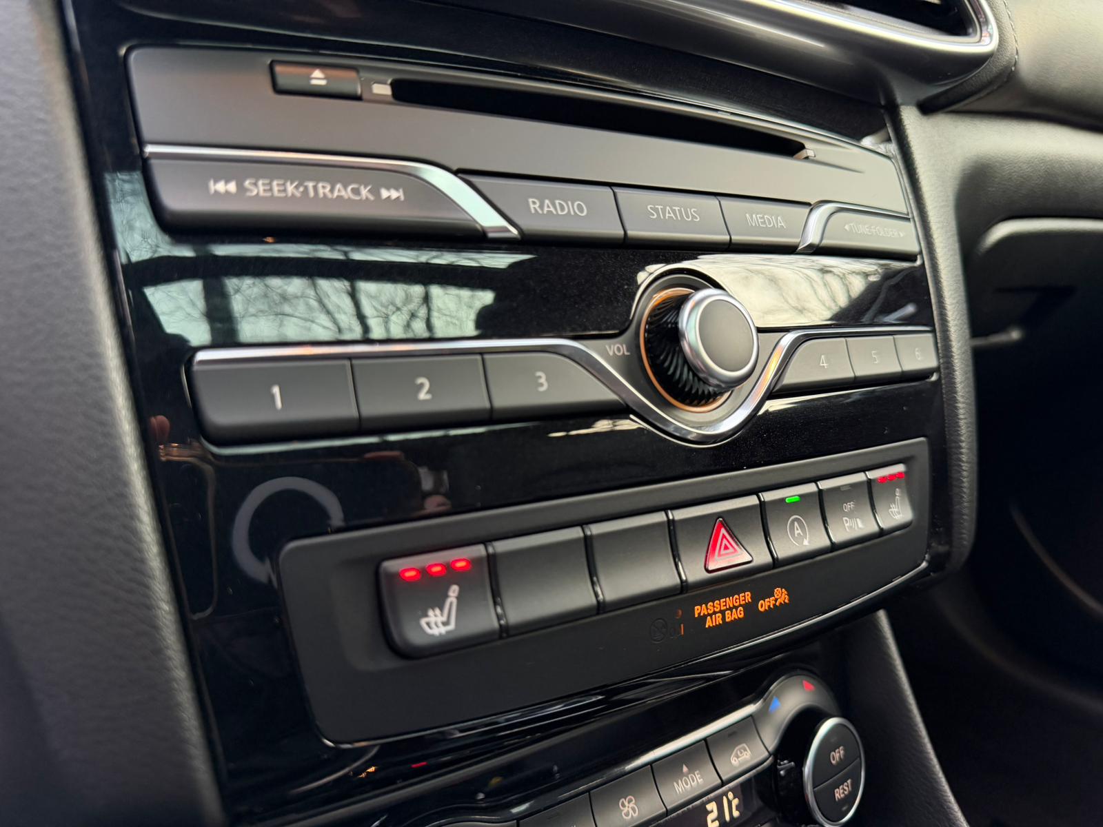 INFINITI Q30 2.2d Premium AWD DCT-image-20