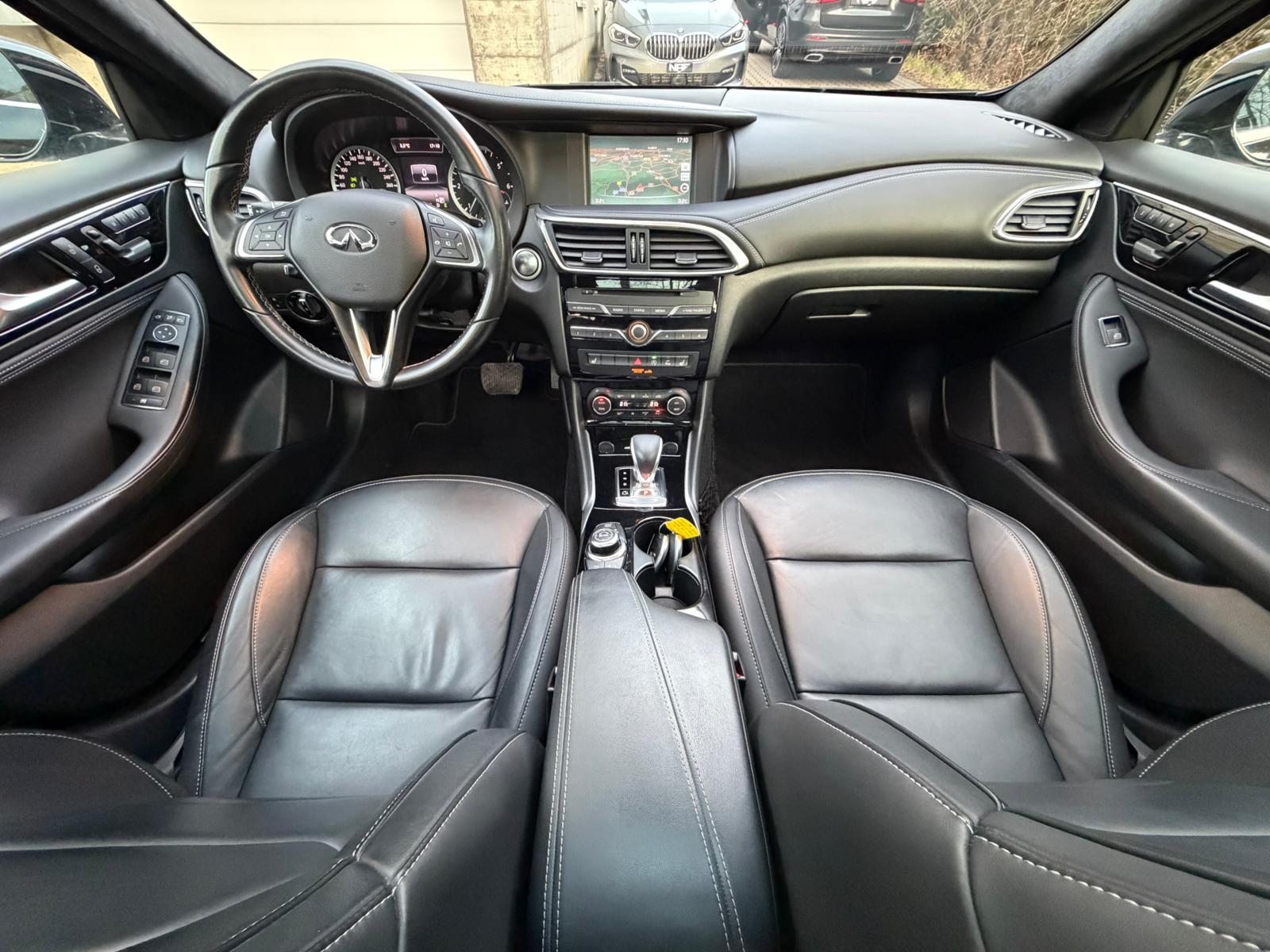 INFINITI Q30 2.2d Premium AWD DCT-image-17