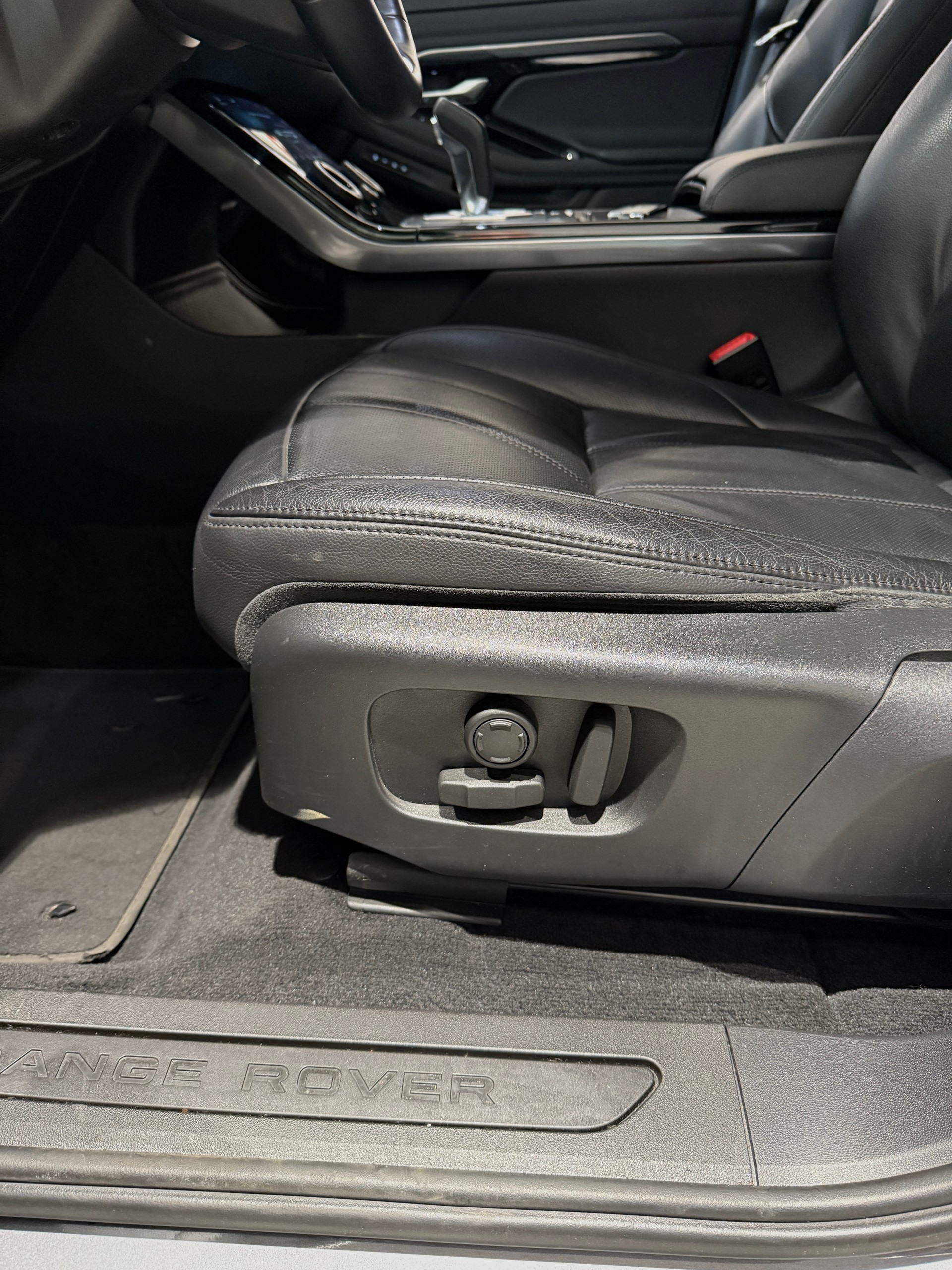 LAND ROVER Range Rover Evoque P 200 MHEV HSE AT9-image-18