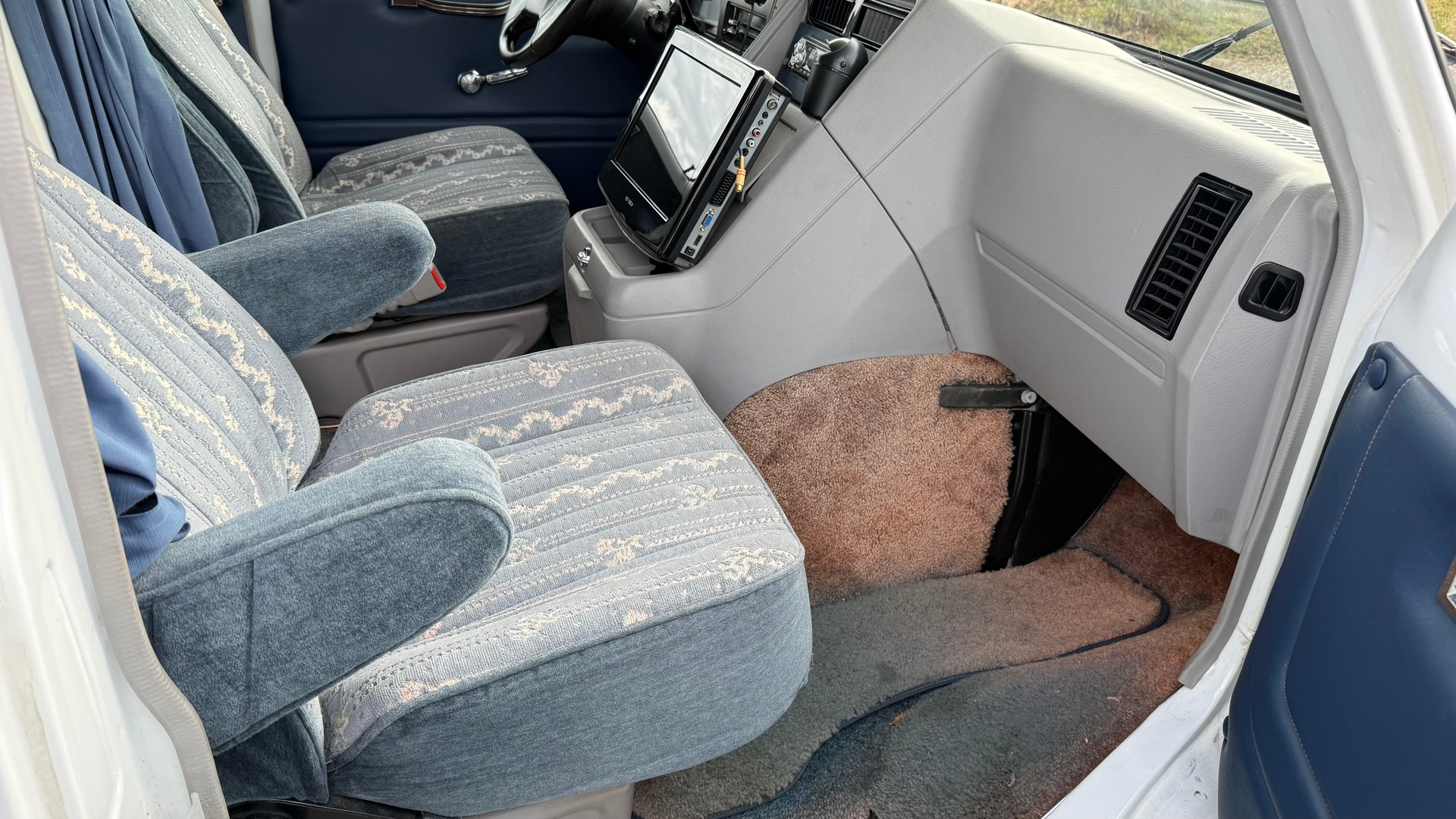 CHEVROLET Van 5.7-image-6