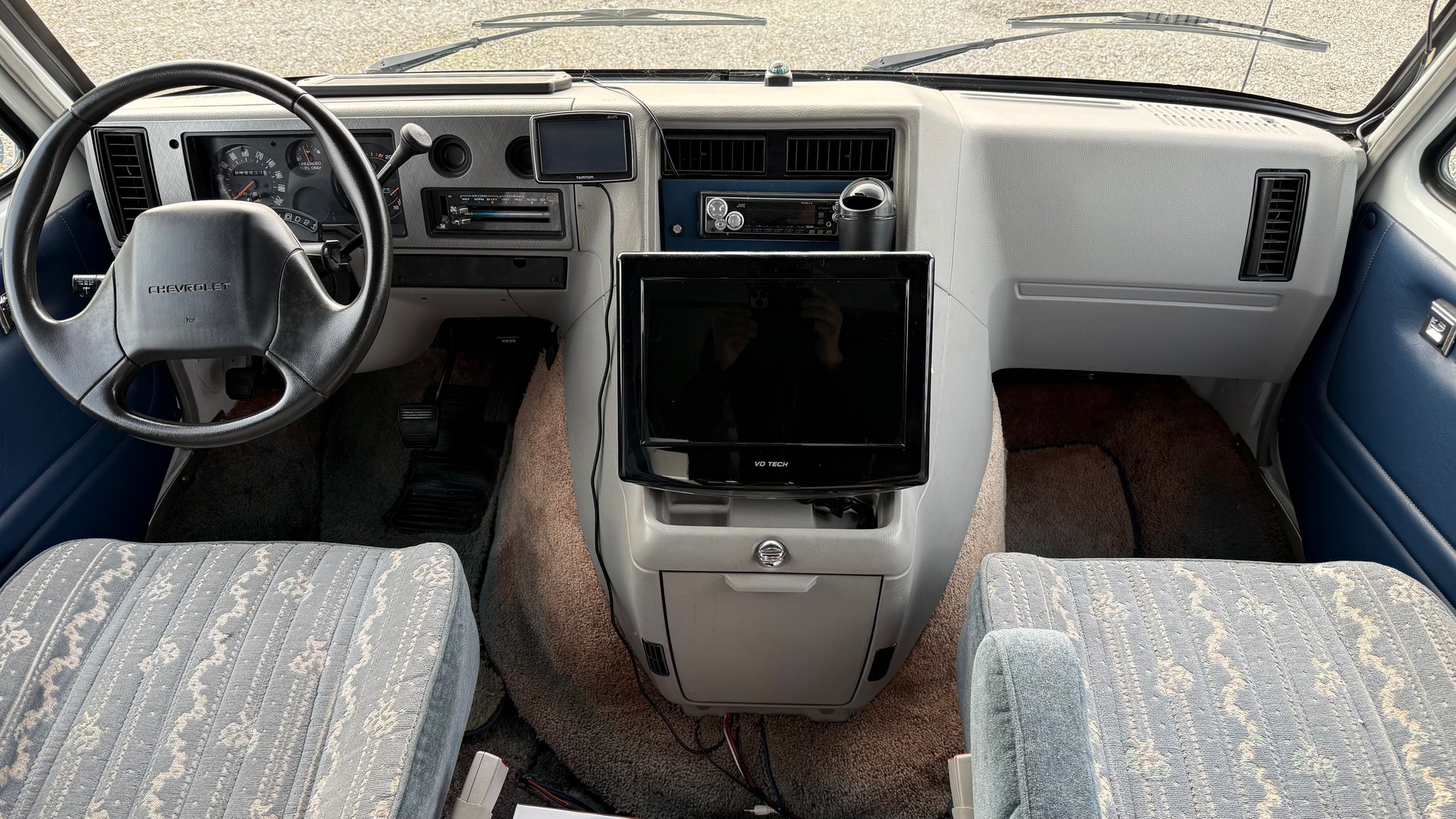CHEVROLET Van 5.7-image-1