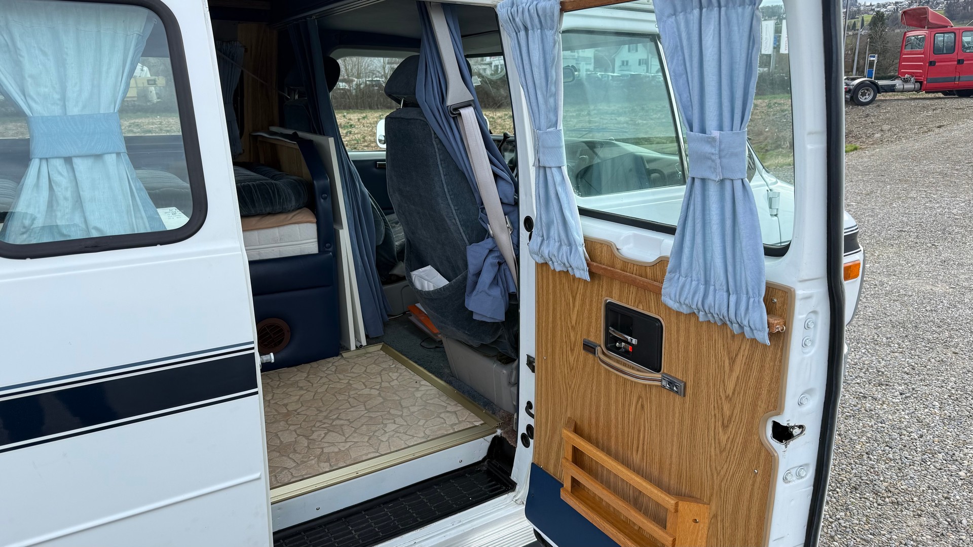 CHEVROLET Van 5.7-image-15