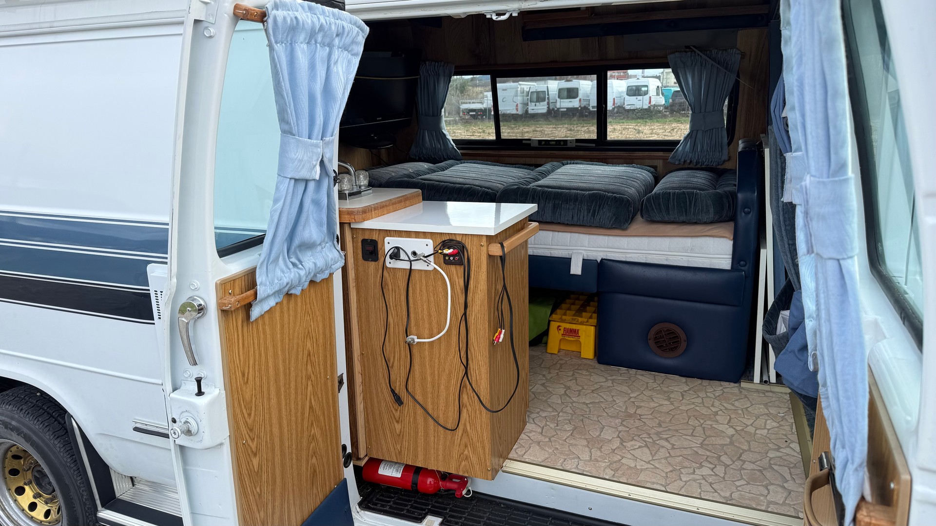 CHEVROLET Van 5.7-image-7