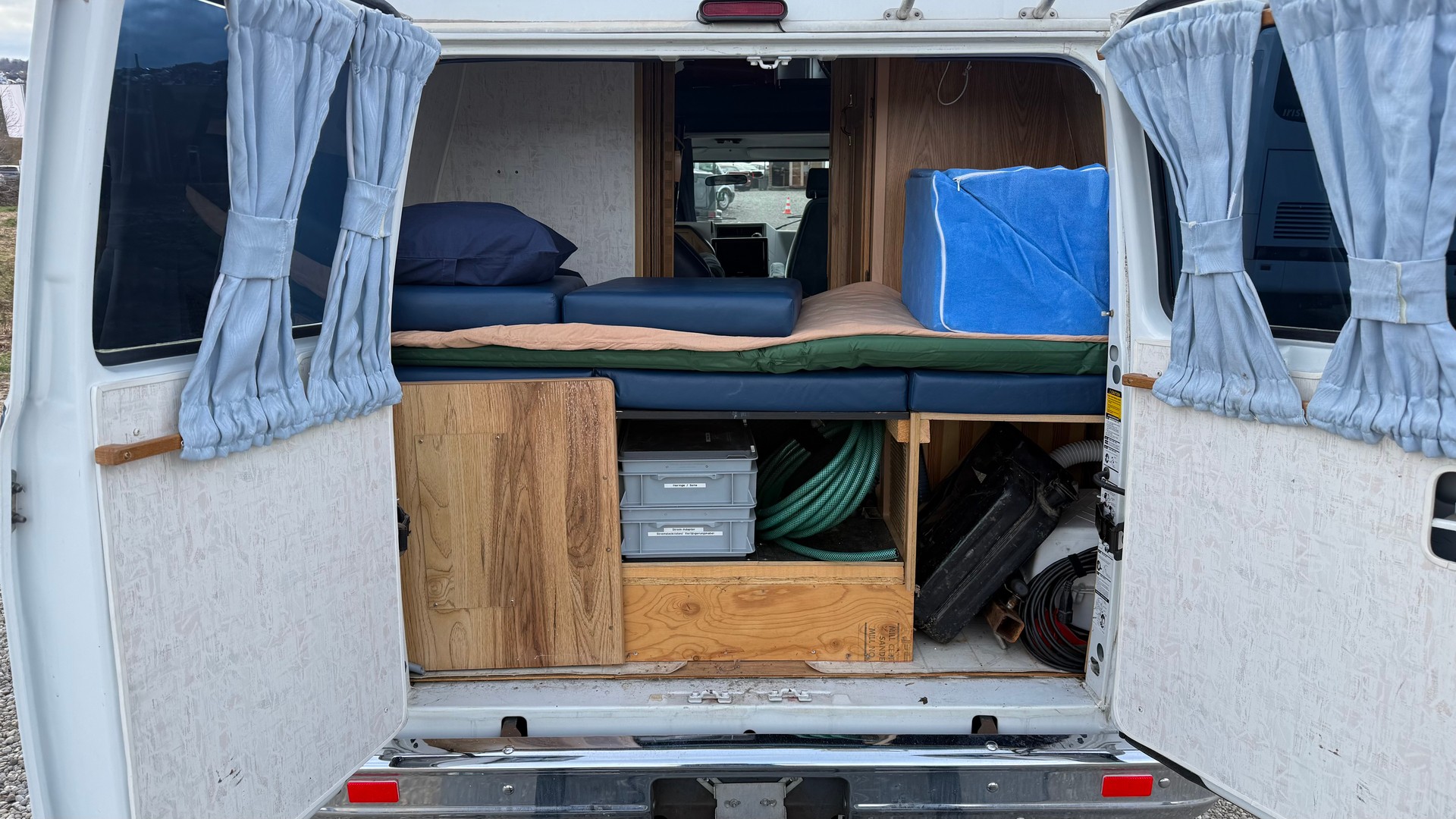 CHEVROLET Van 5.7-image-17