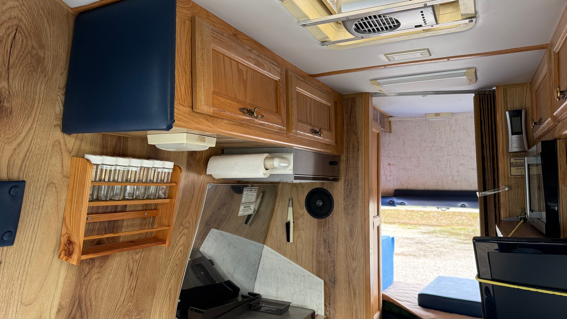 CHEVROLET Van 5.7-image-12