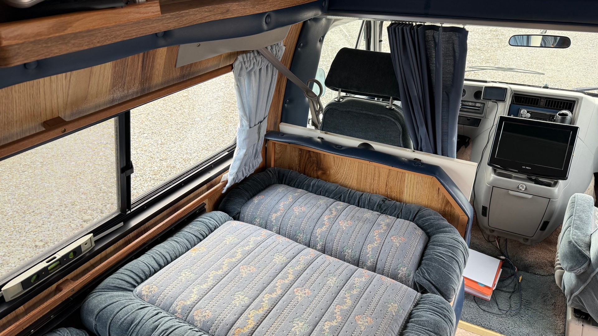 CHEVROLET Van 5.7-image-9