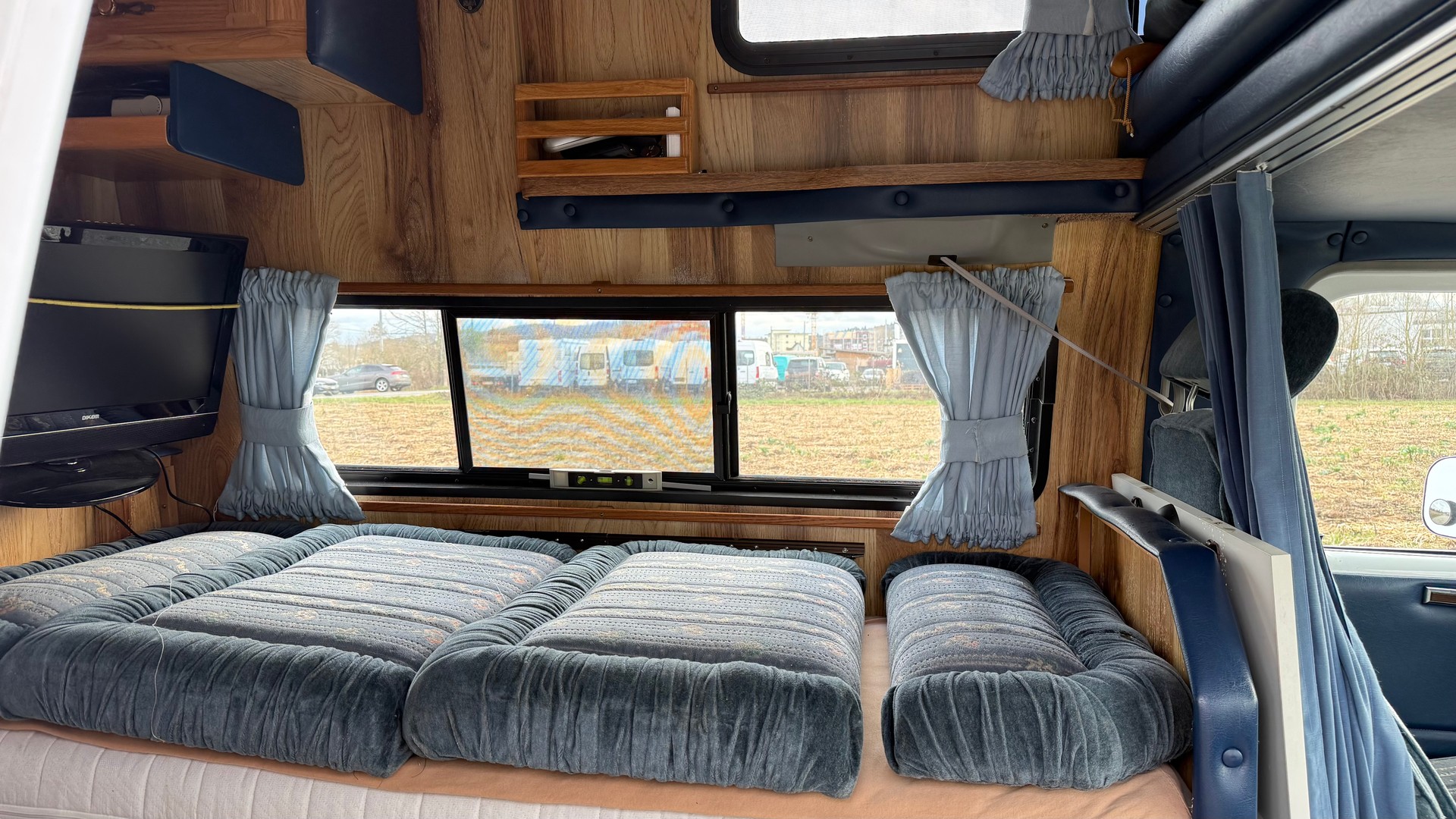 CHEVROLET Van 5.7-image-13