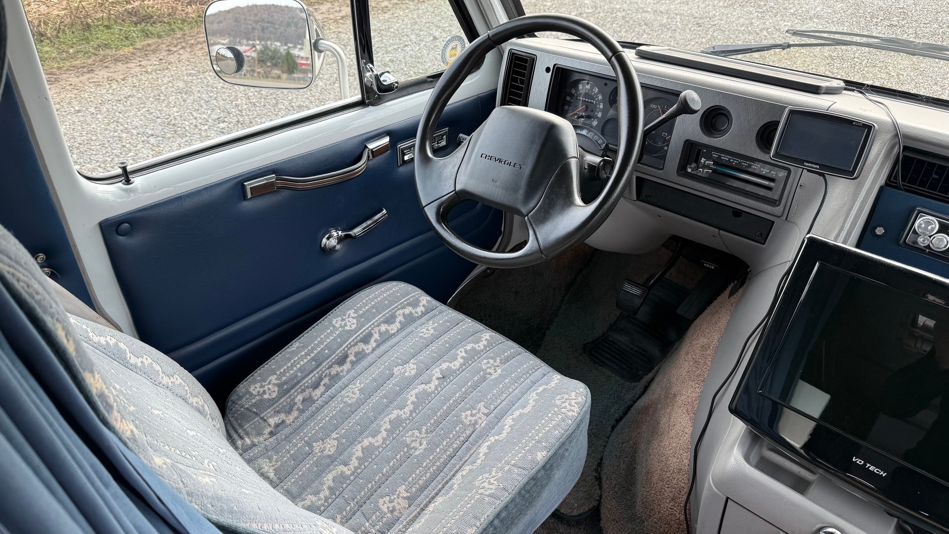 CHEVROLET Van 5.7-image-2