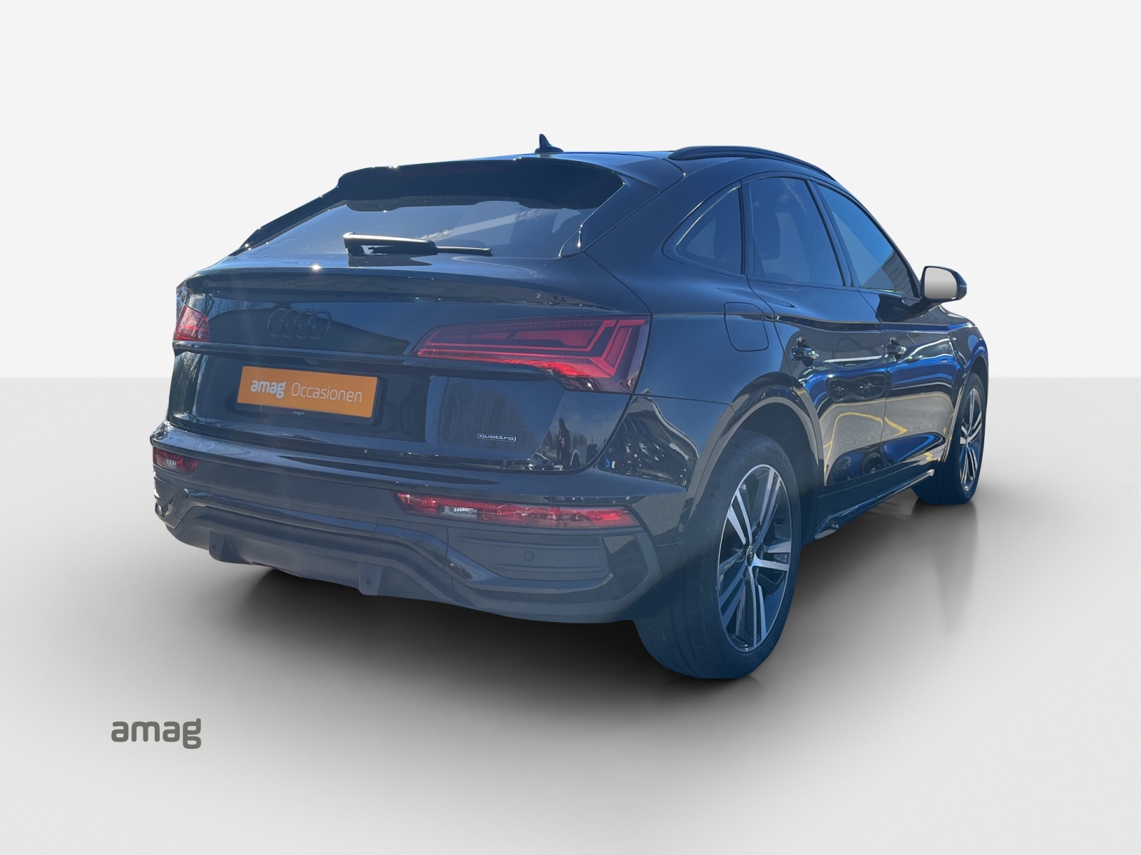 AUDI Q5 Sportback 40 TDI Blackedition quattro S-tronic-image-4