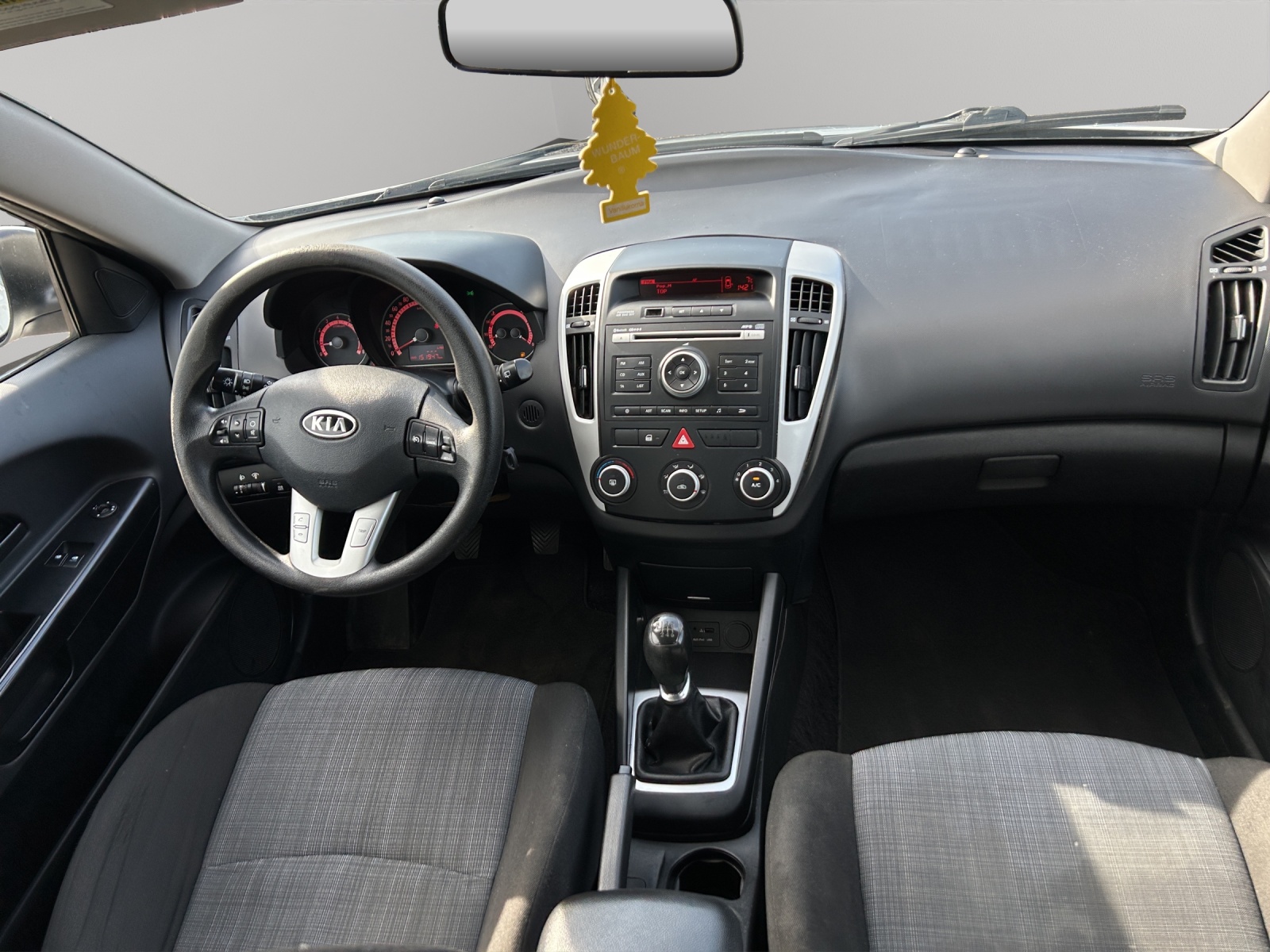 KIA Cee'd Sporty Wagon 1.6 16V Trend-image-9