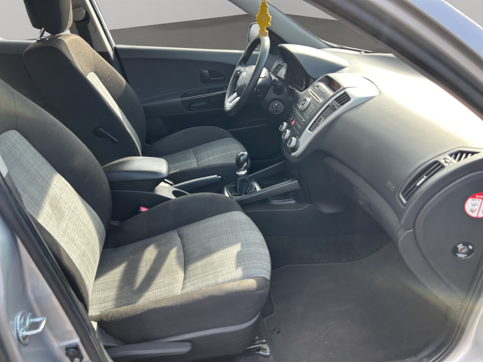 KIA Cee'd Sporty Wagon 1.6 16V Trend-image-8
