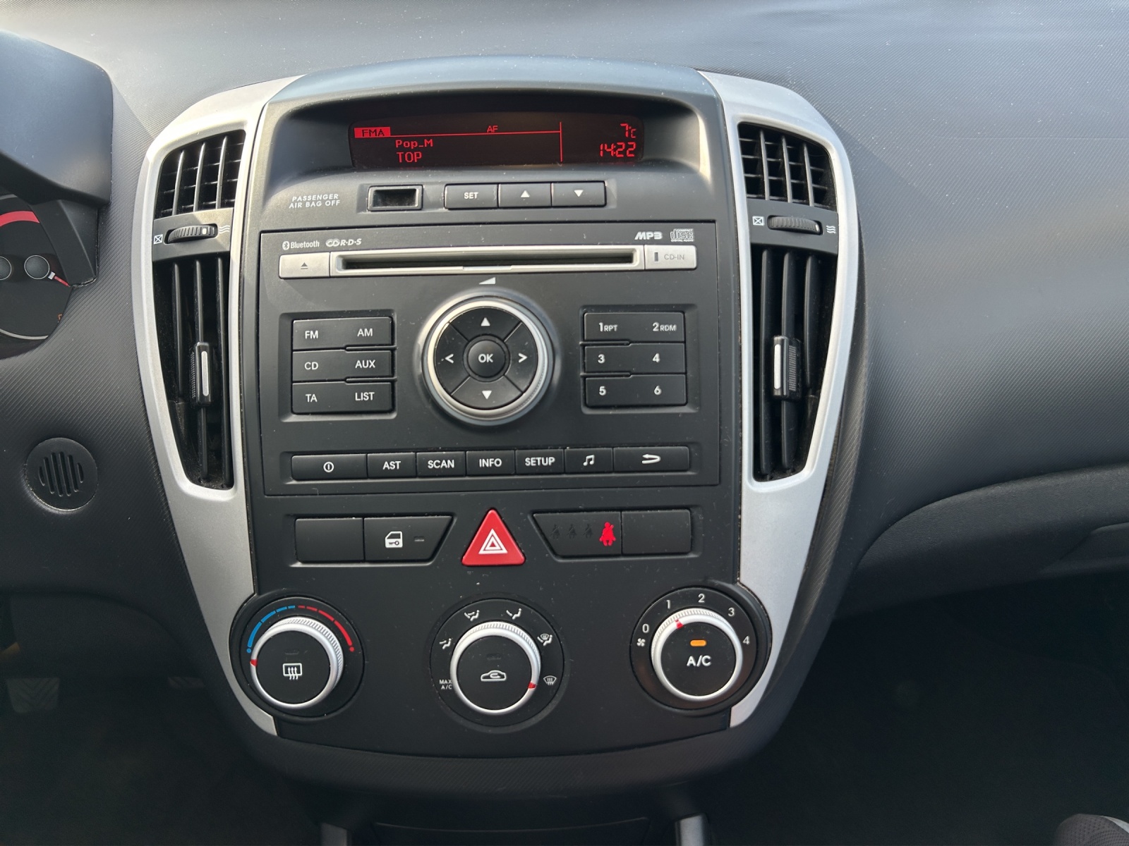 KIA Cee'd Sporty Wagon 1.6 16V Trend-image-11