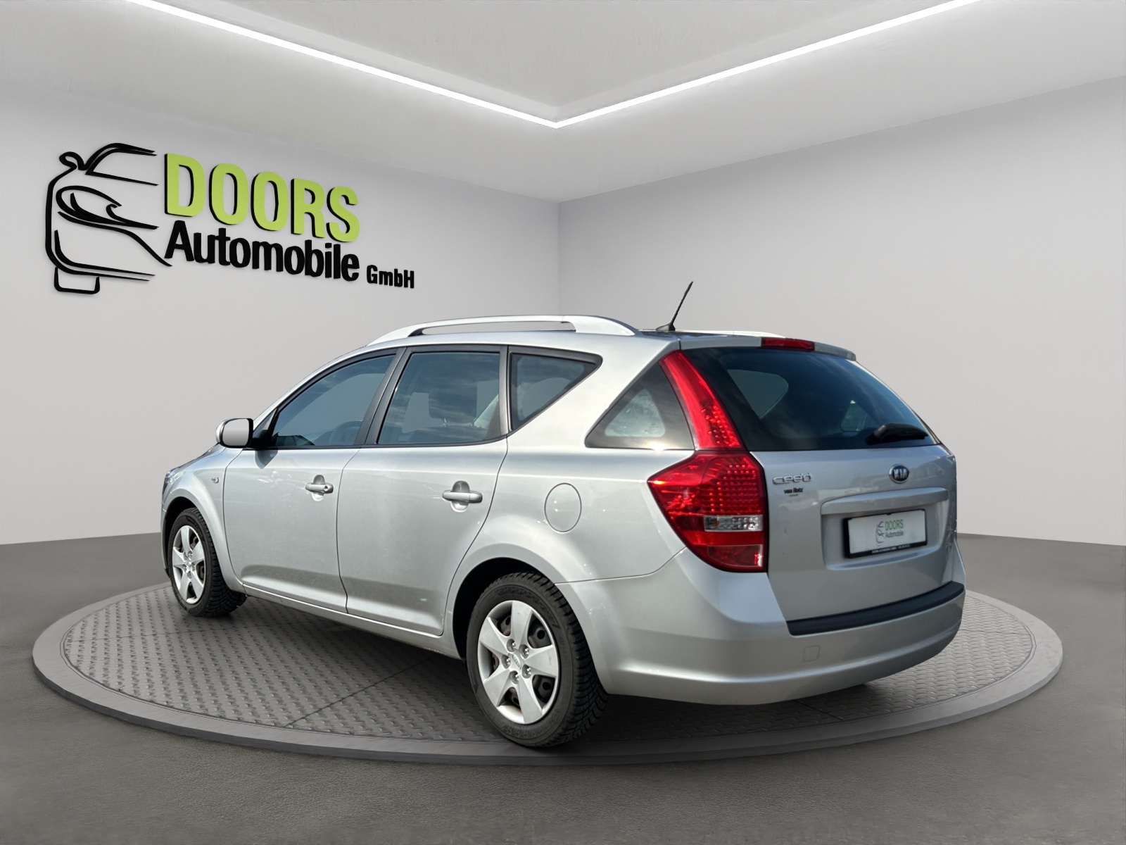 KIA Cee'd Sporty Wagon 1.6 16V Trend-image-5