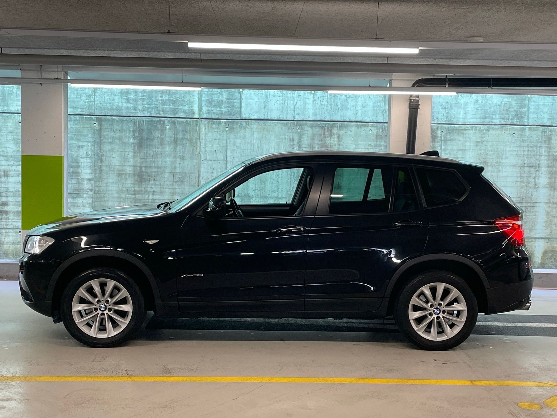 BMW X3 xDrive 35i Steptronic // MFK NEU mit AHK-showroom-element-2