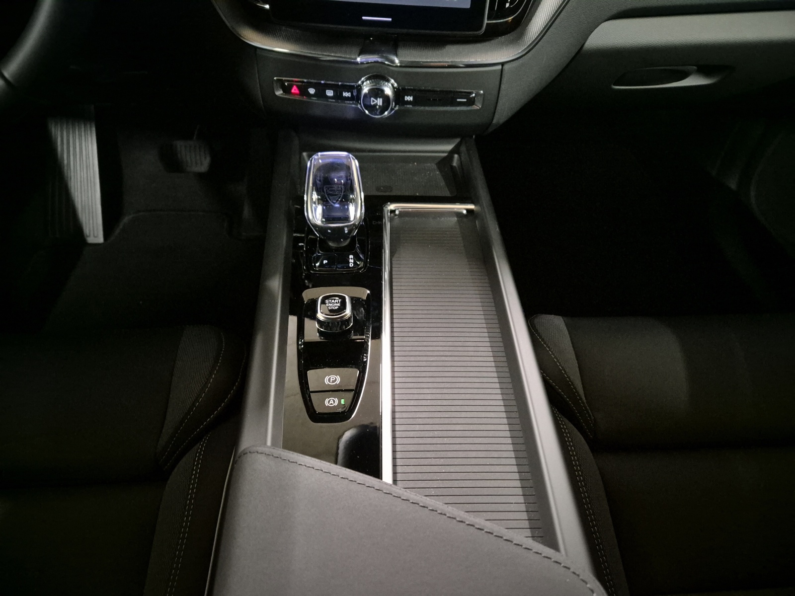 VOLVO XC60 2.0 T8 TE Polestar eAWD-image-14