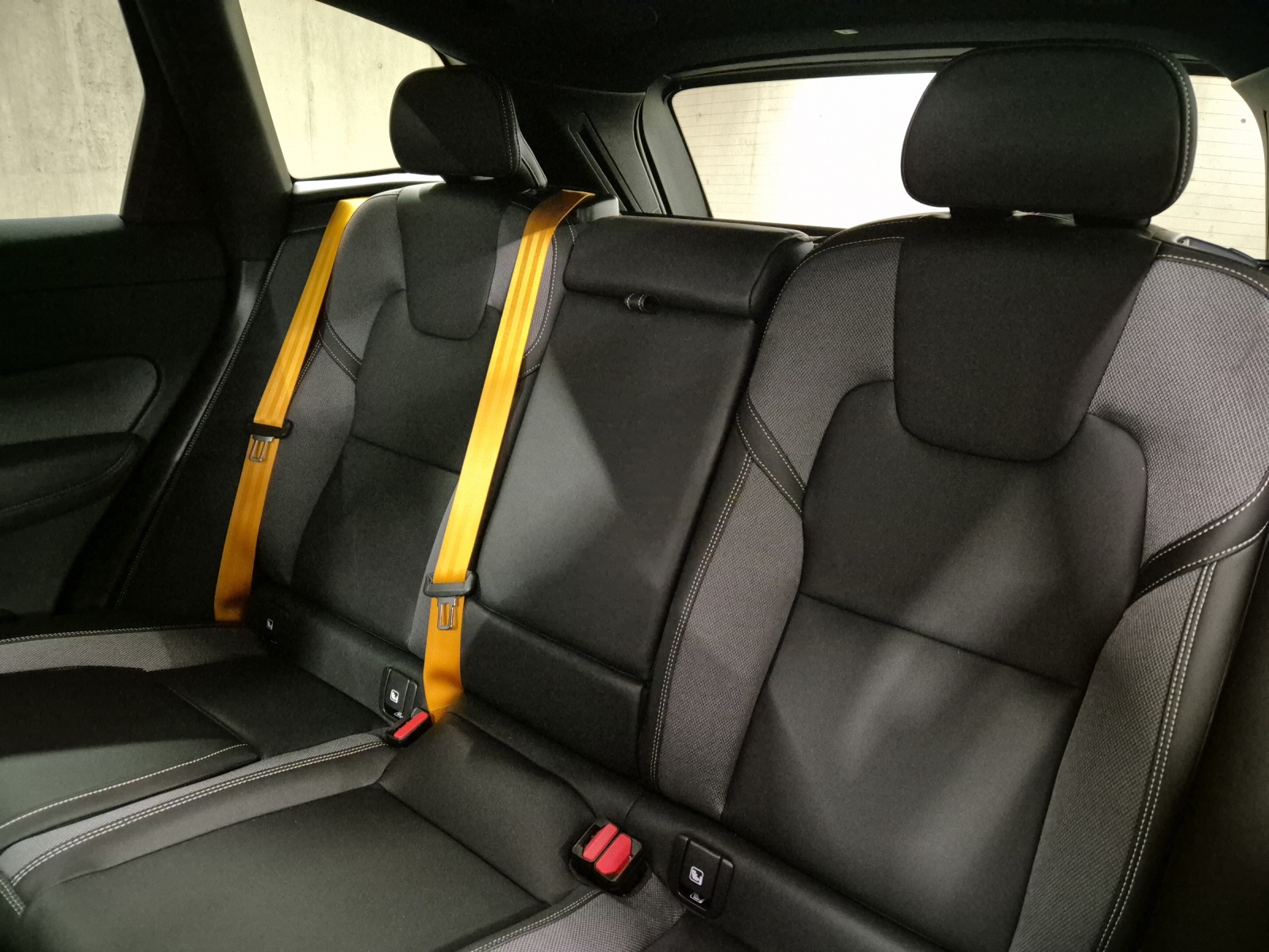 VOLVO XC60 2.0 T8 TE Polestar eAWD-image-15