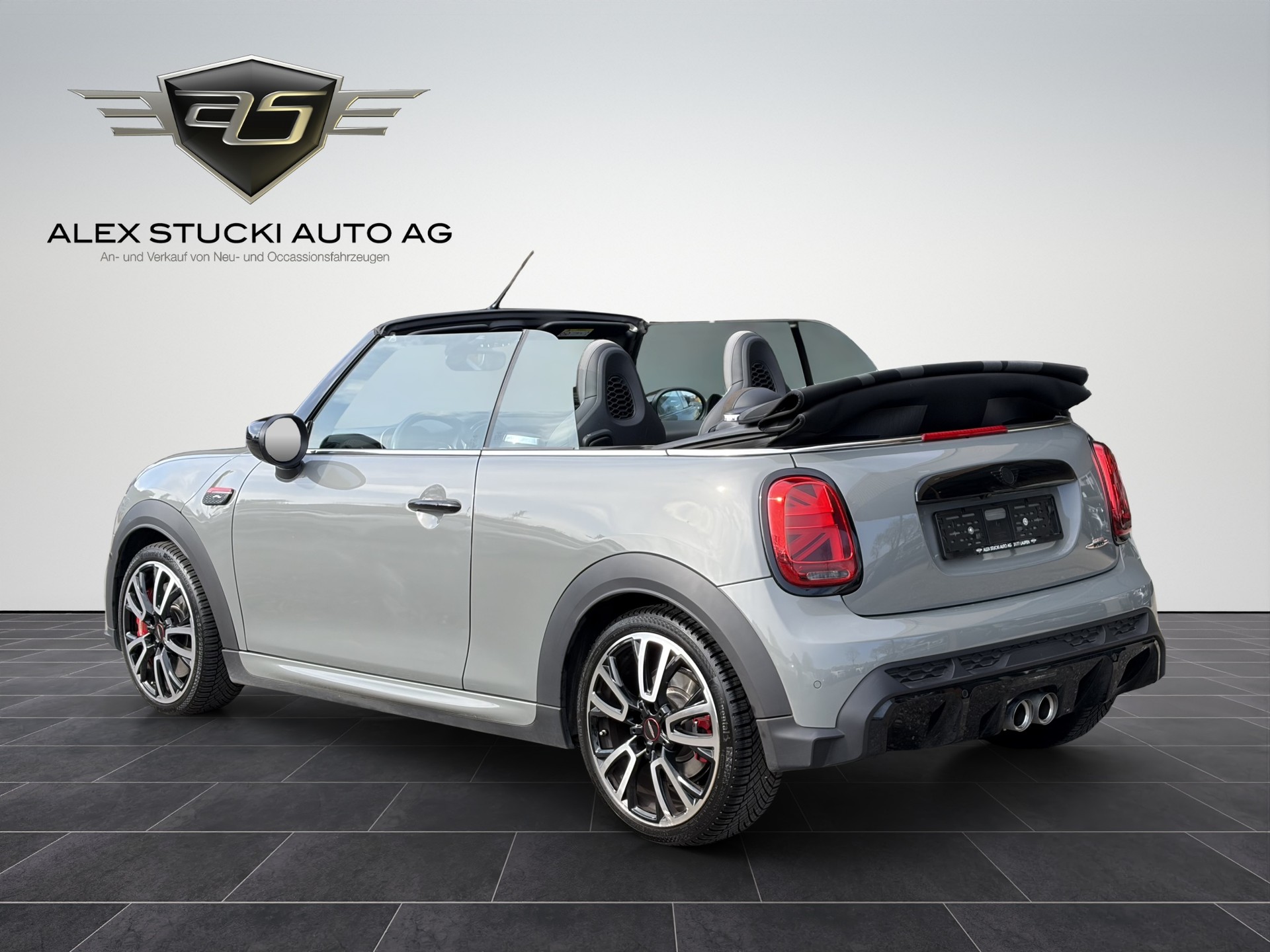 MINI Cooper John Cooper Works Cabriolet Steptronic-image-5