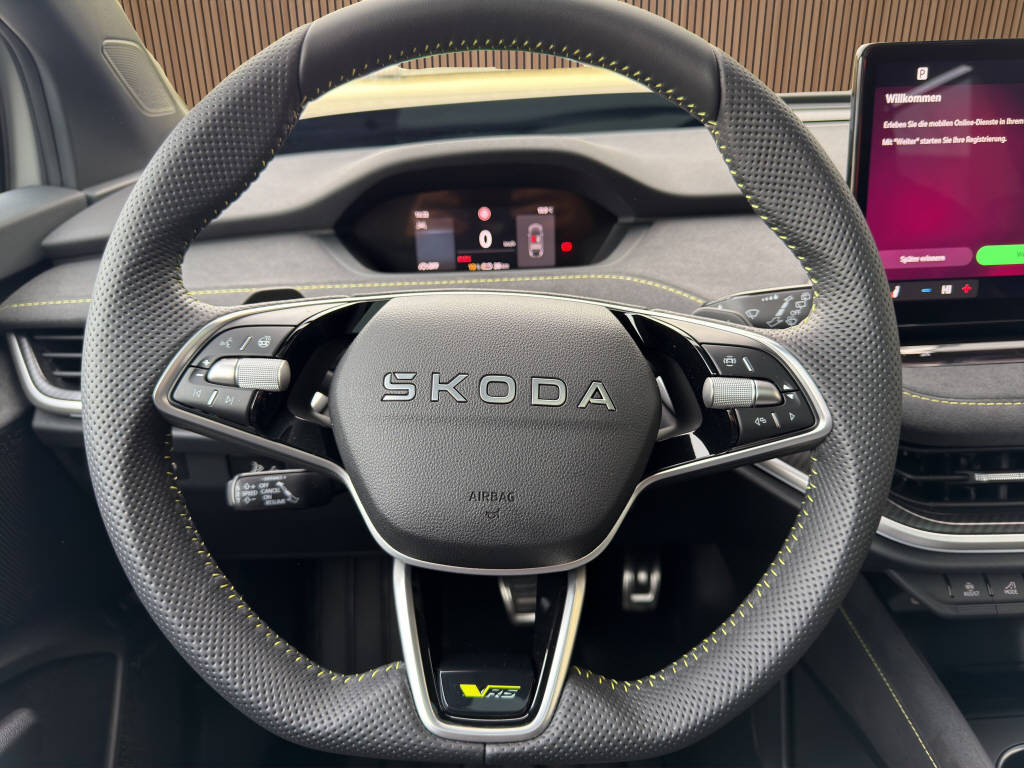 SKODA Enyaq IV RS 4x4 MAXX-image-15